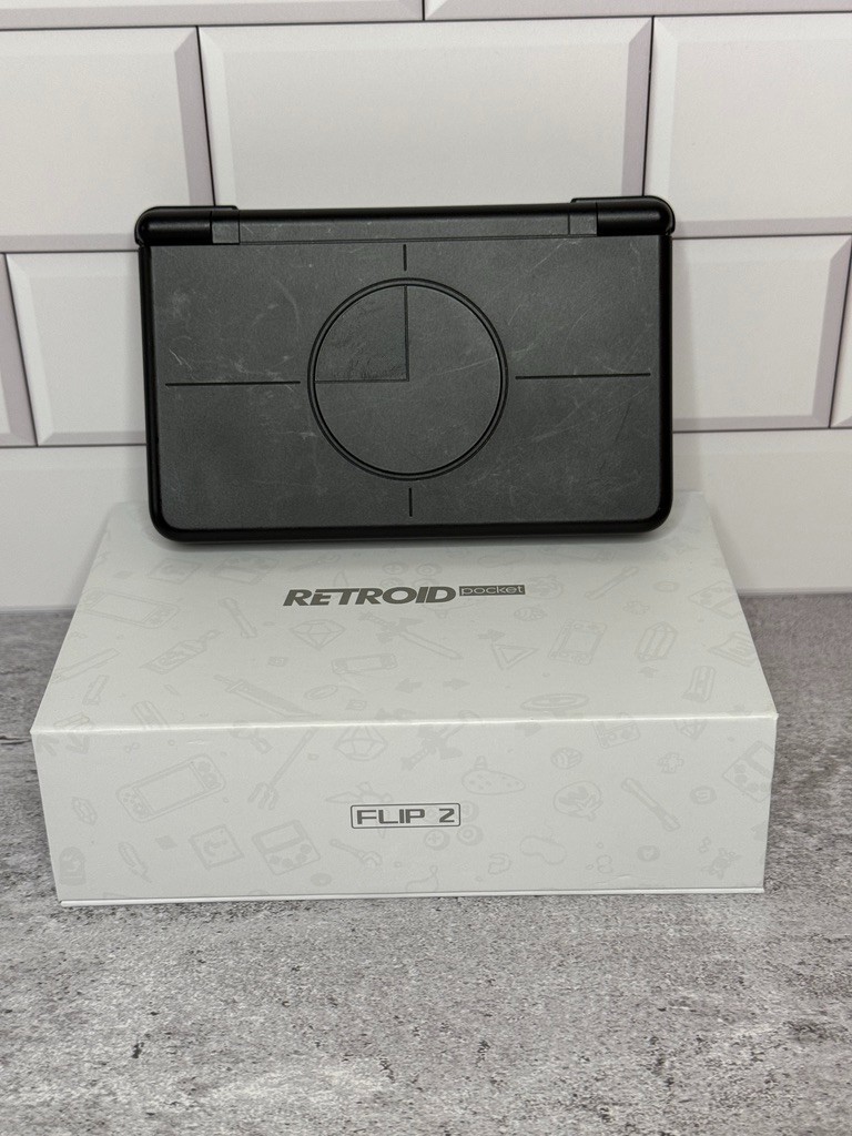 Retroid Pocket Flip 2 SD865 128GB US – Retro Gaming Android Black Handheld