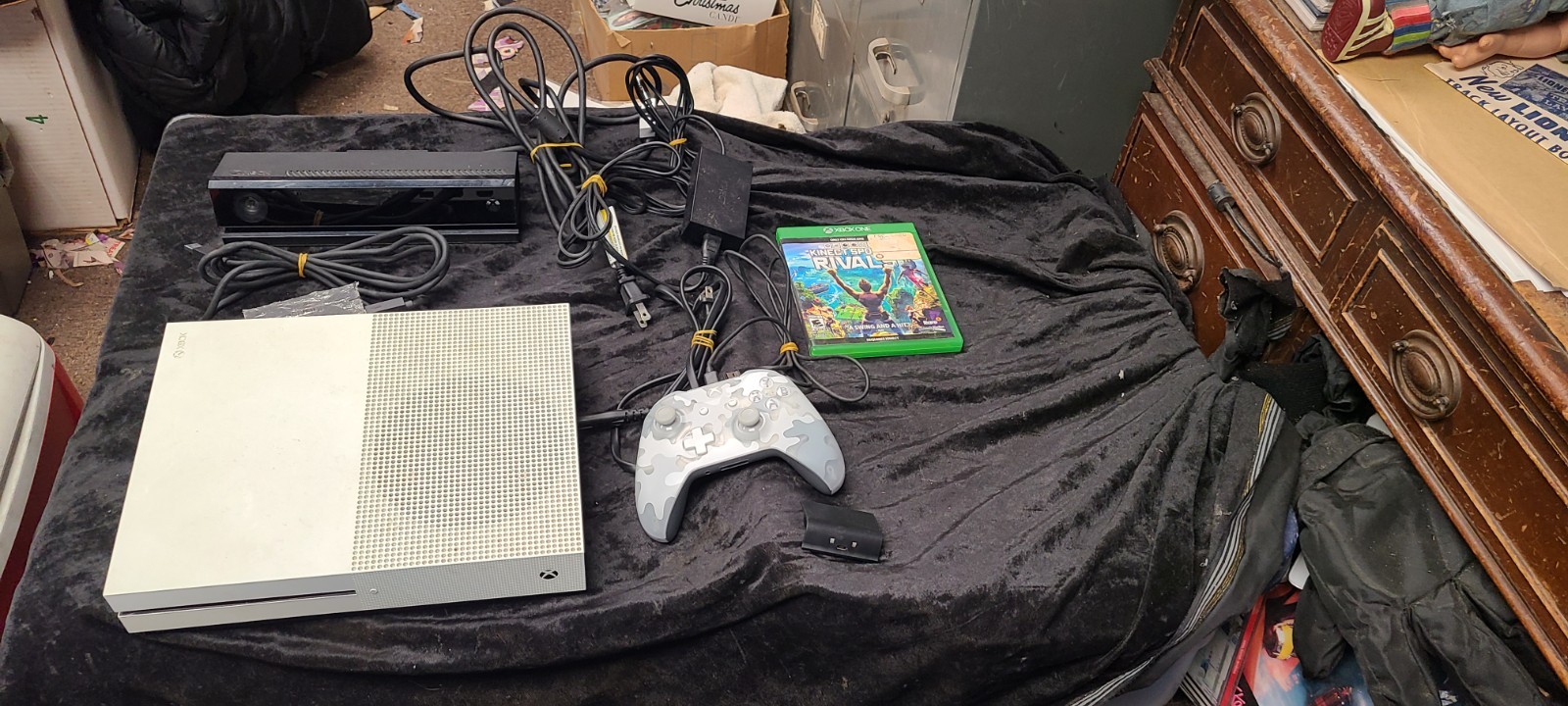 Microsoft Xbox One S Console Model 1681 Bundle with Kinect Sensor 1595 & Game