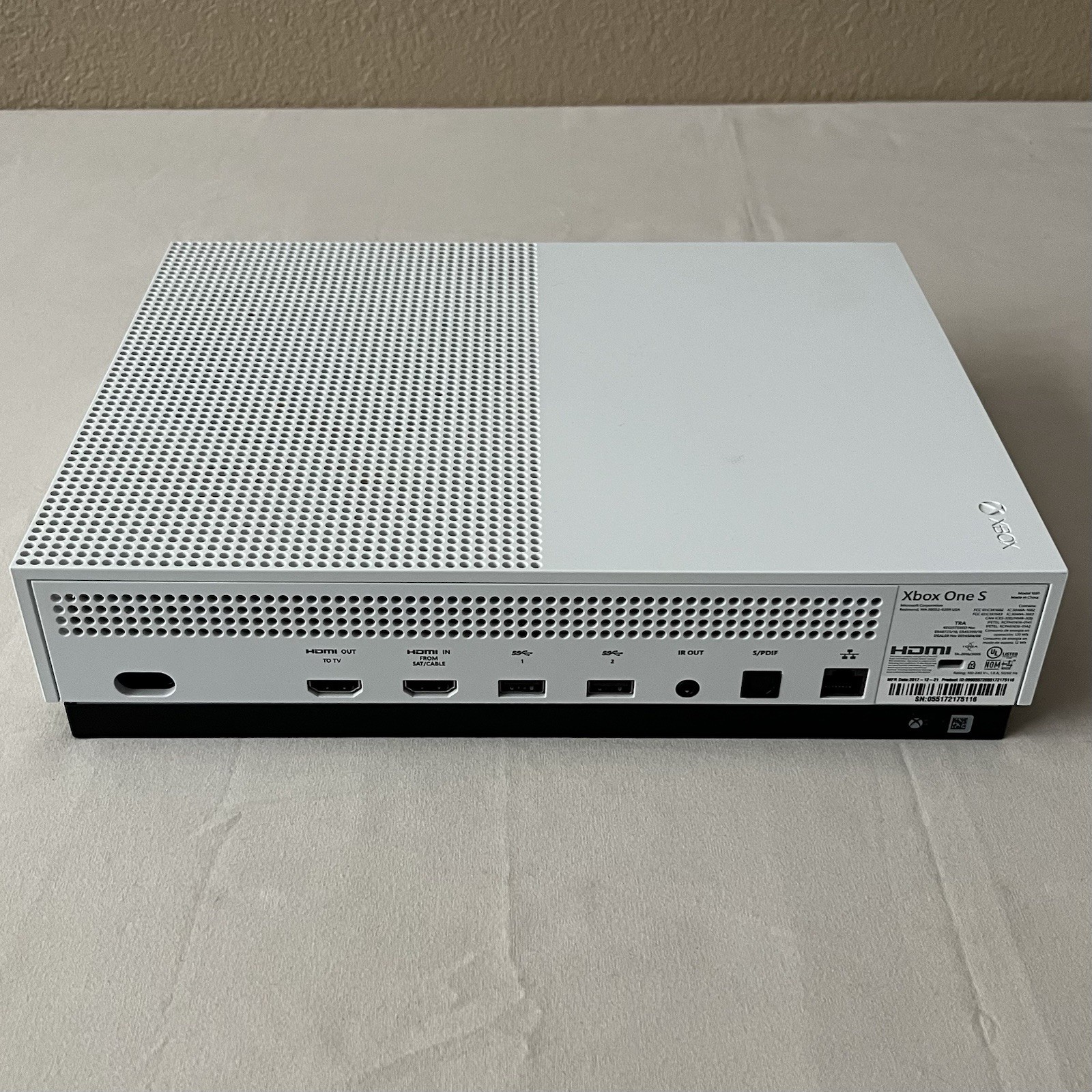 Microsoft Xbox One S Console Bundle 1TB White w/ Batt Pack Controller & 3 Games