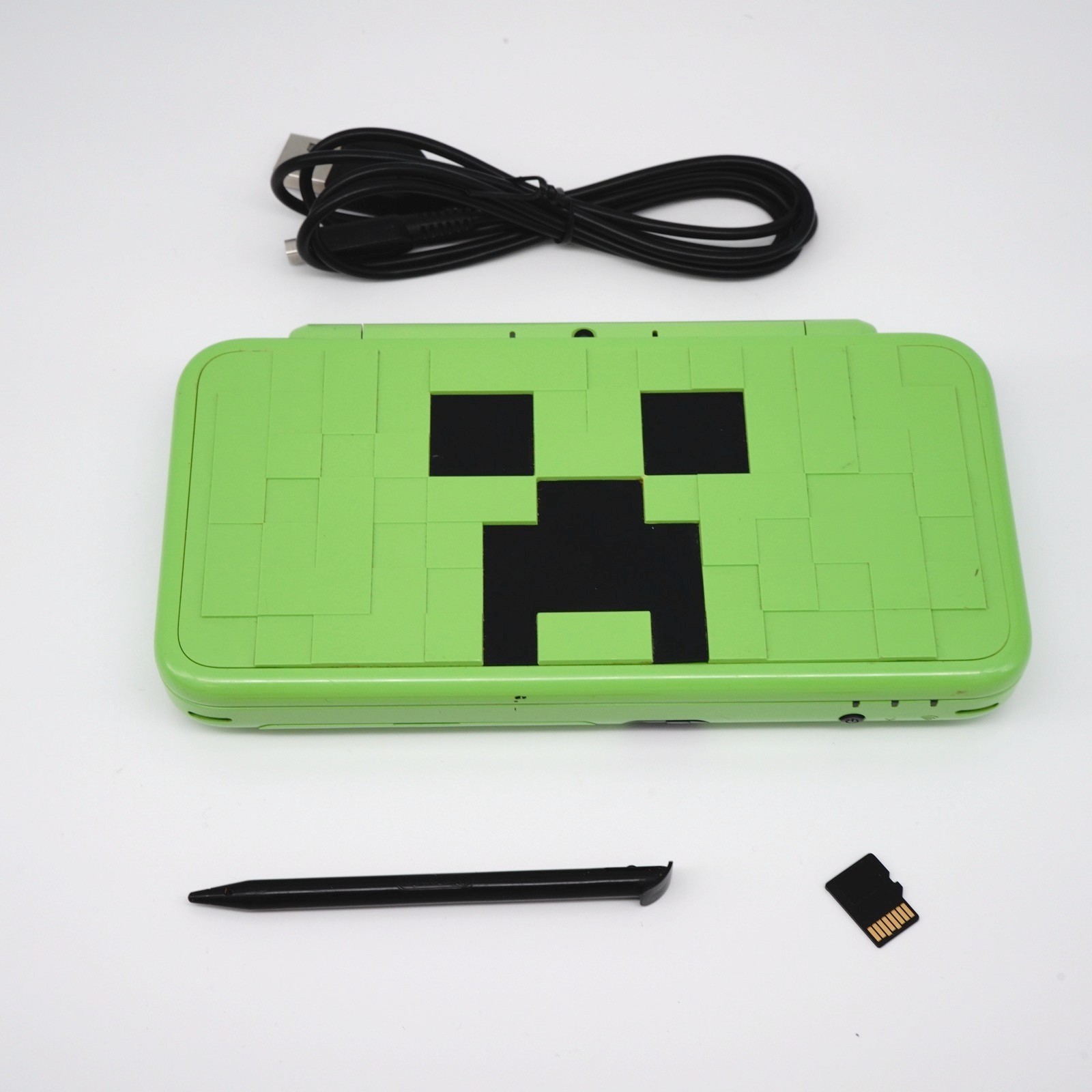 Nintendo «New» 2DS XL LL Console Minecraft Creeper Edition + extras (USA Seller)