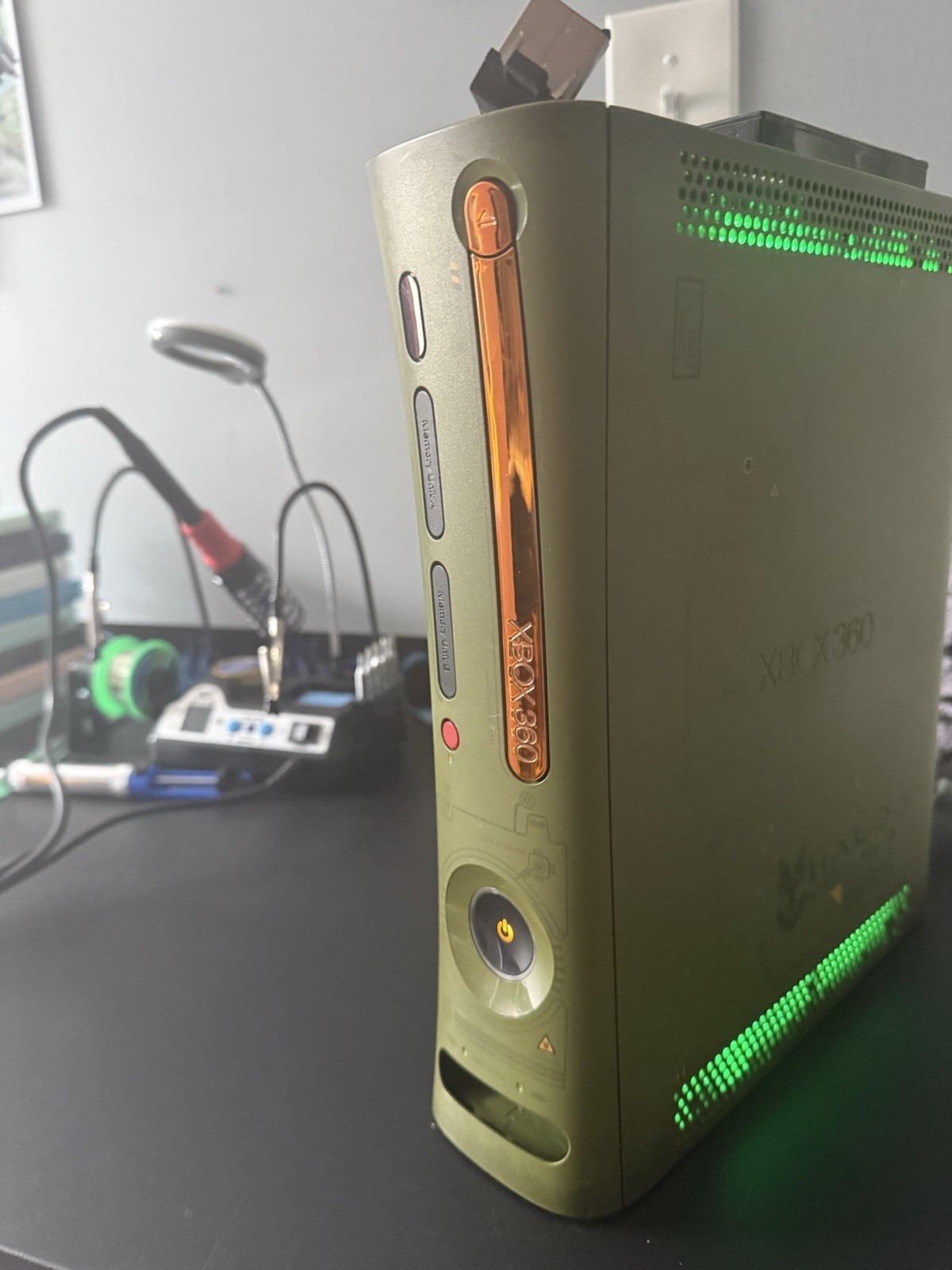 ADVANCED Halo 3 360 comes with power cords Custom LEDS – no controller