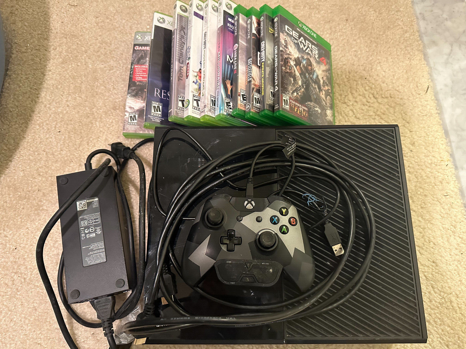 Microsoft Xbox One 500GB (1540) Black Console w/ controller games