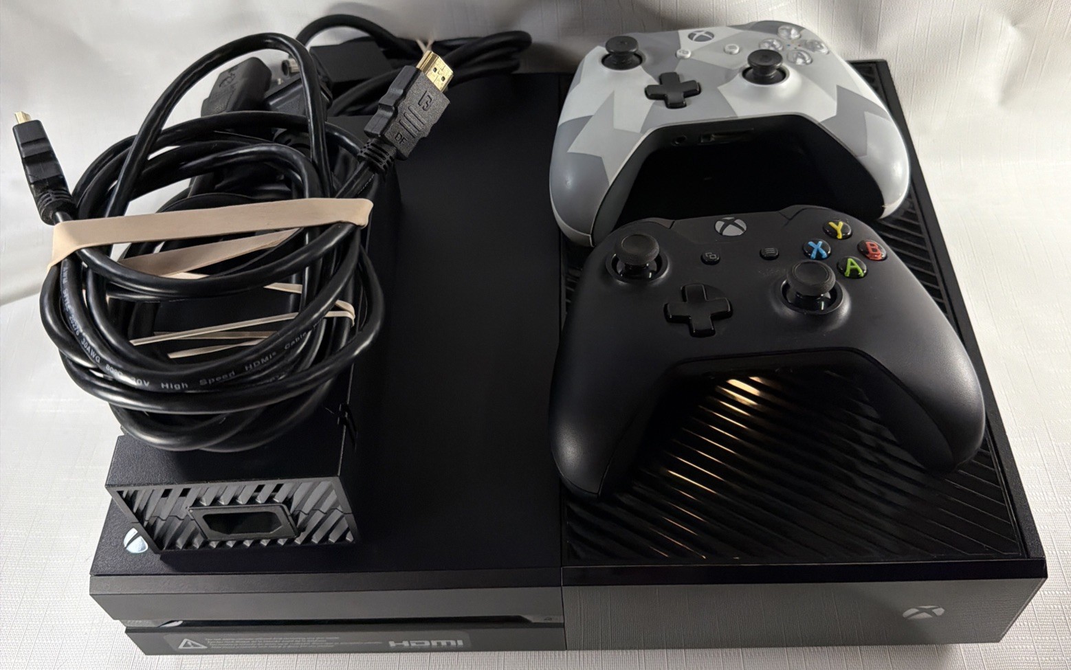 Microsoft Xbox One 1540 500GB Console System W/ 2 Controller & Wires – Tested