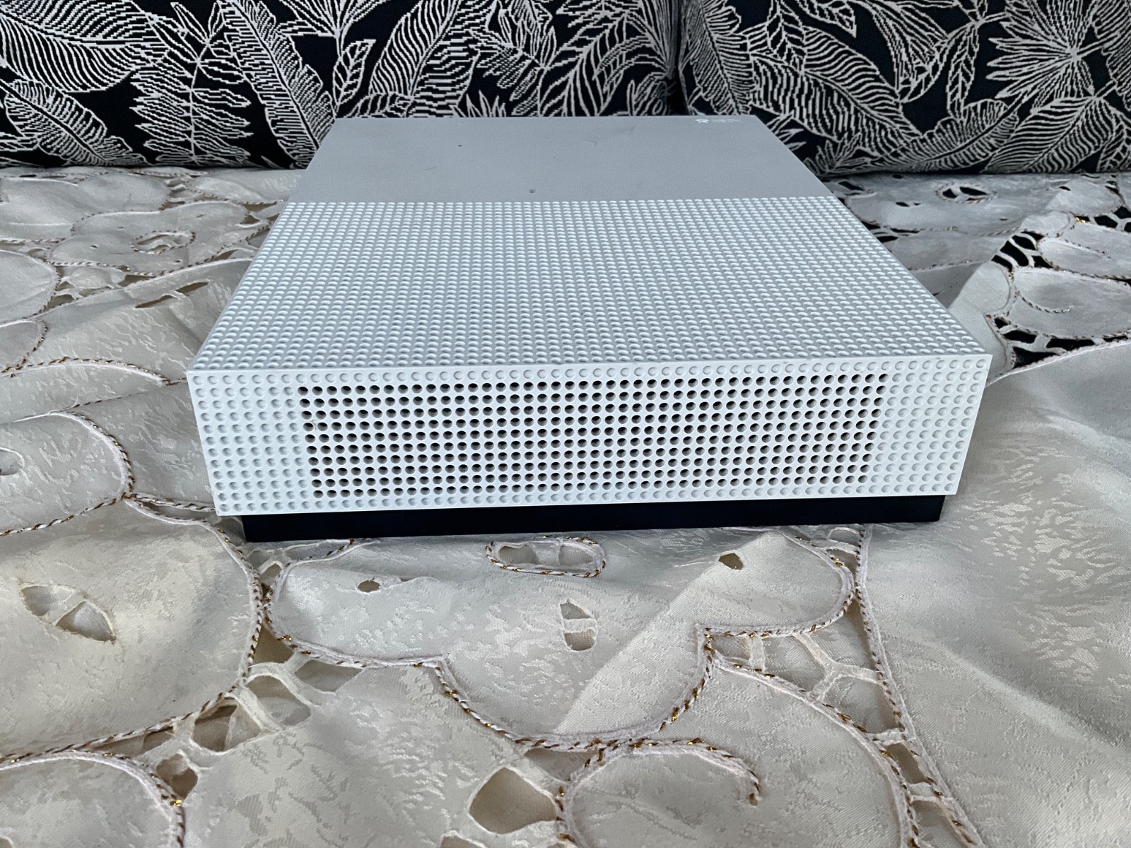 Microsoft Xbox One S 1681 500GB Console Only W Power Supply / HDMI Cable Tested