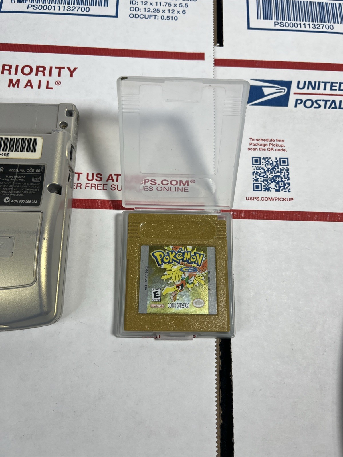 Nintendo GameBoy Color Pokémon Special Edition Pikachu Pichu + Pokémon GOLD