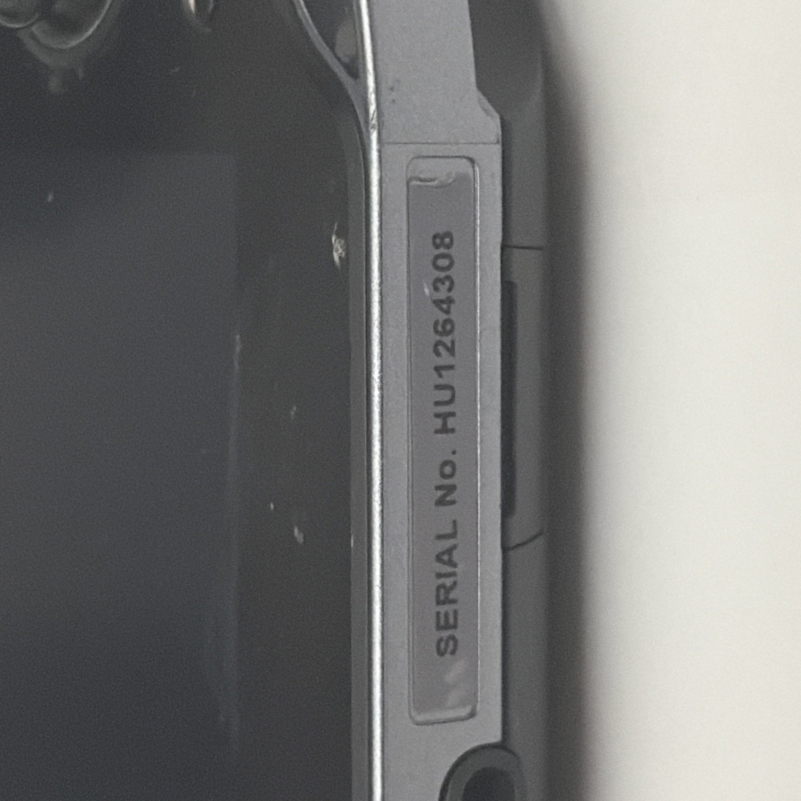 SONY PS VITA HANDHELD – PCH-1001