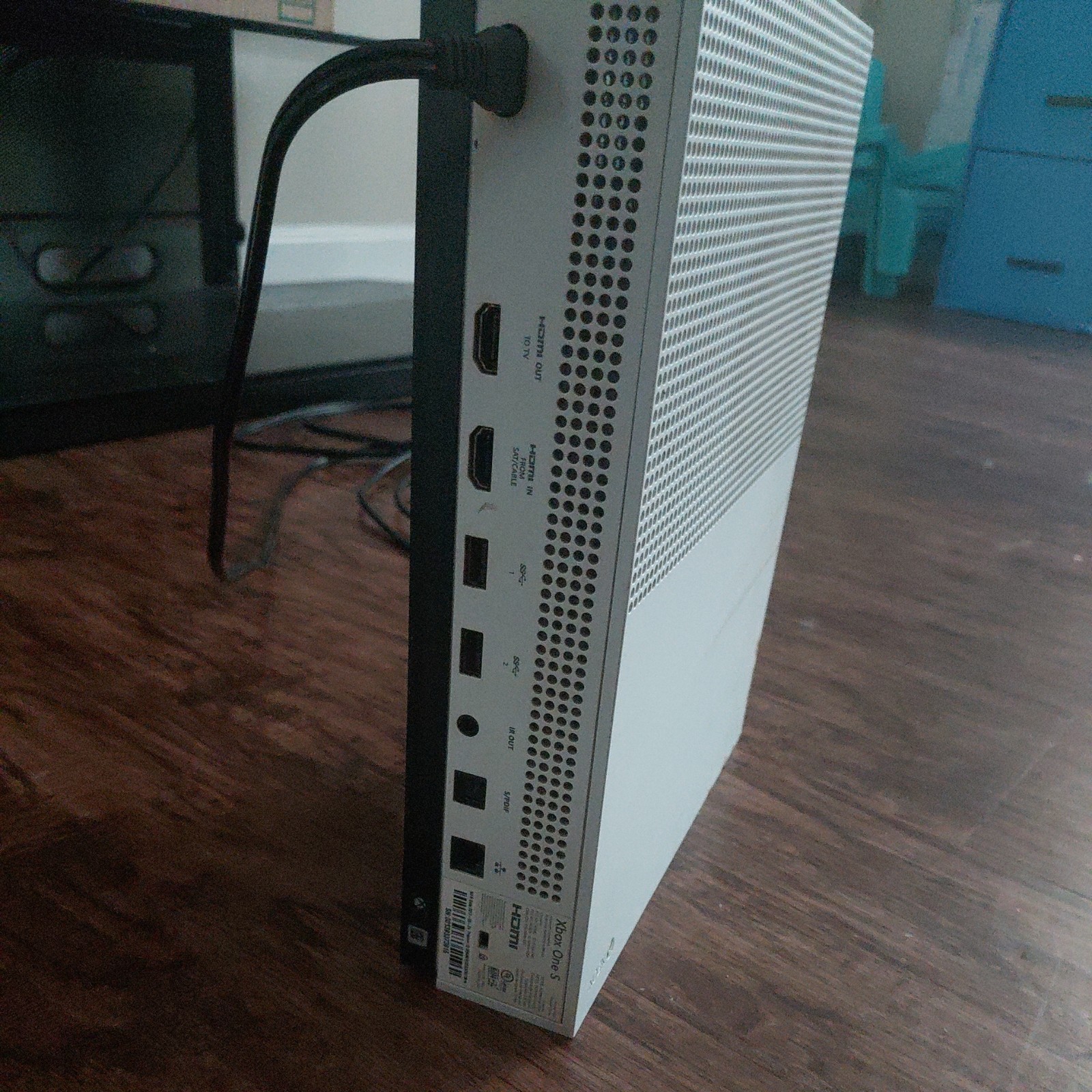 Microsoft Xbox One S White Console 4K UHD Wi-Fi HDMI USB-A Ethernet