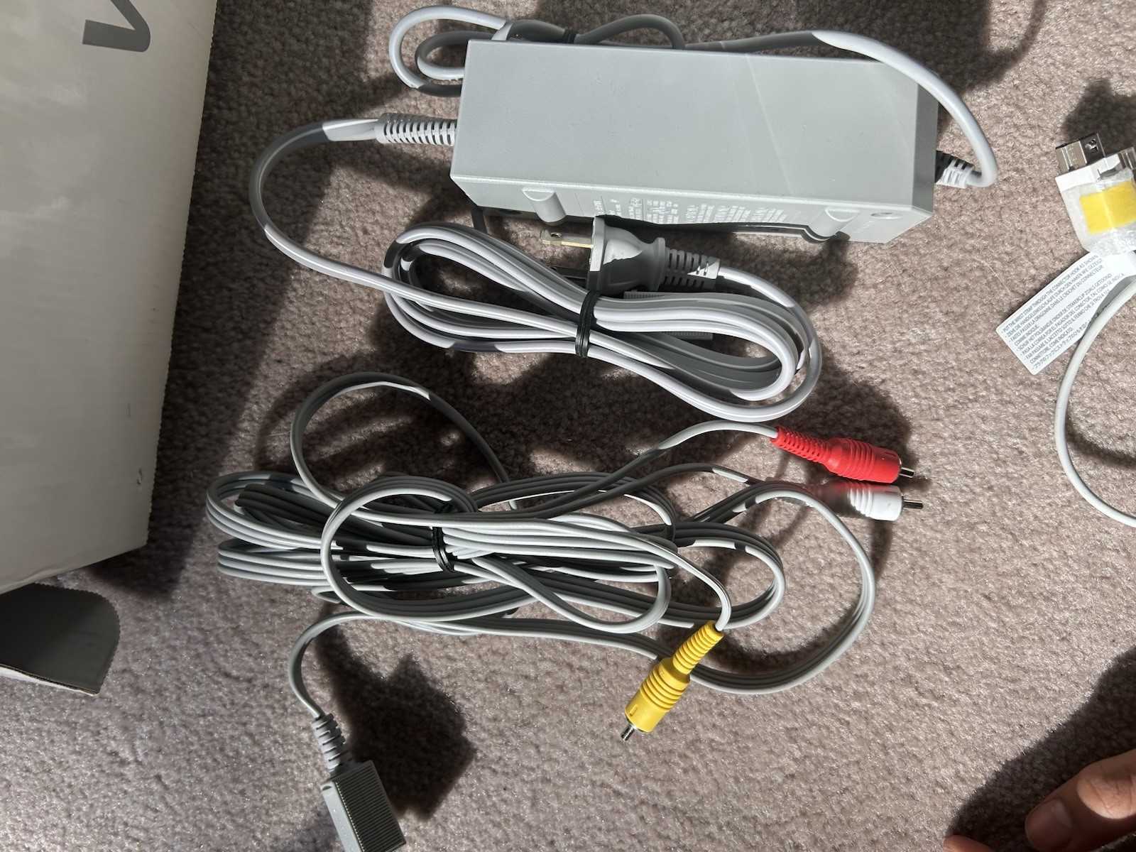 Nintendo Wii Console Bundle White CIB Wii Sports OEM Cables Sensor Bar