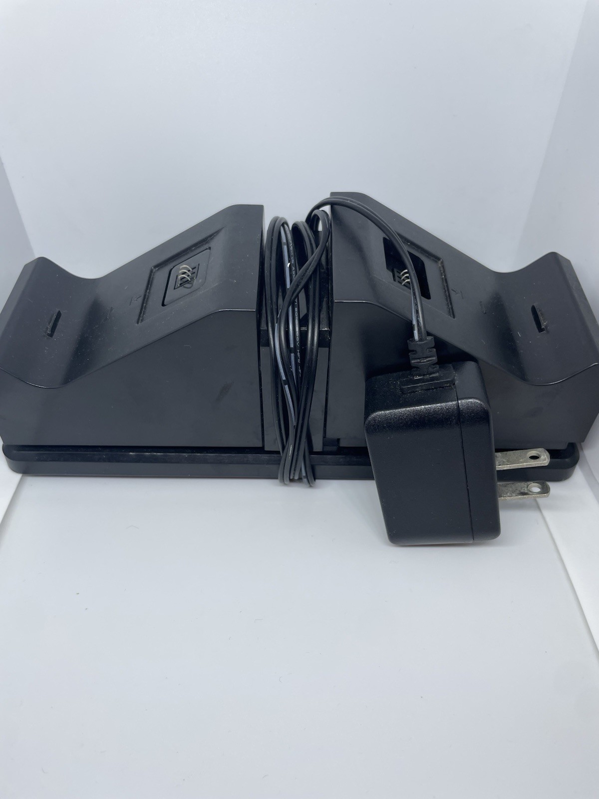 Xbox One Black Console, 2 controllers Charging Station And Battery Packs Works