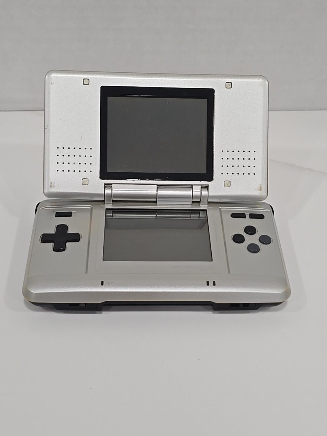 Nintendo DS «Fat» Silver Console w/ Stylus, Charger + Pokemon Platinum & Games