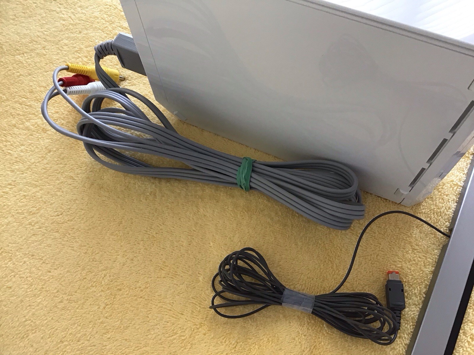 Nintendo Wii RVL-001-WHITE Console w/ Accessories Excellent