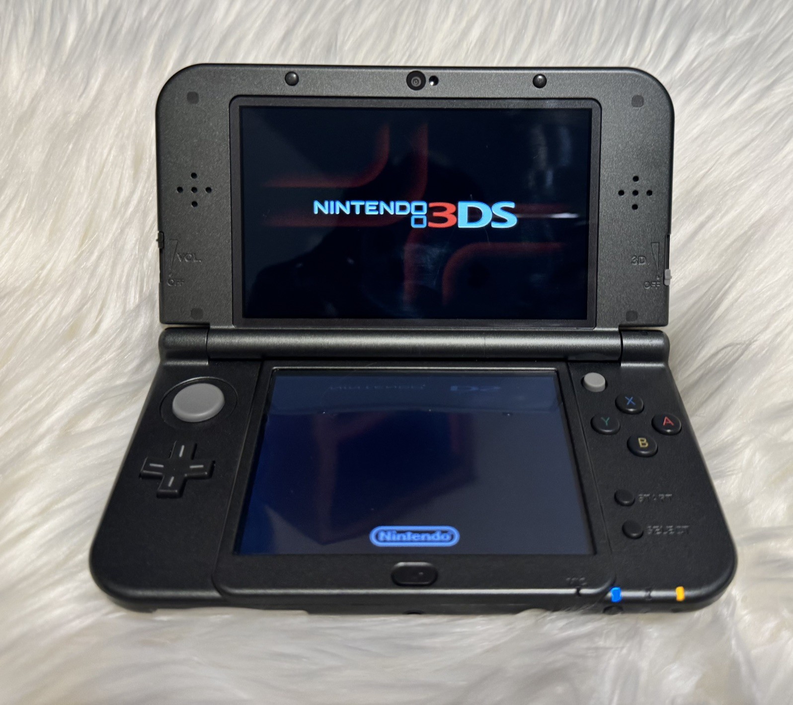New Nintendo 3DS XL Metallic Black – Includes Charger, 2 Games and Carrying Case