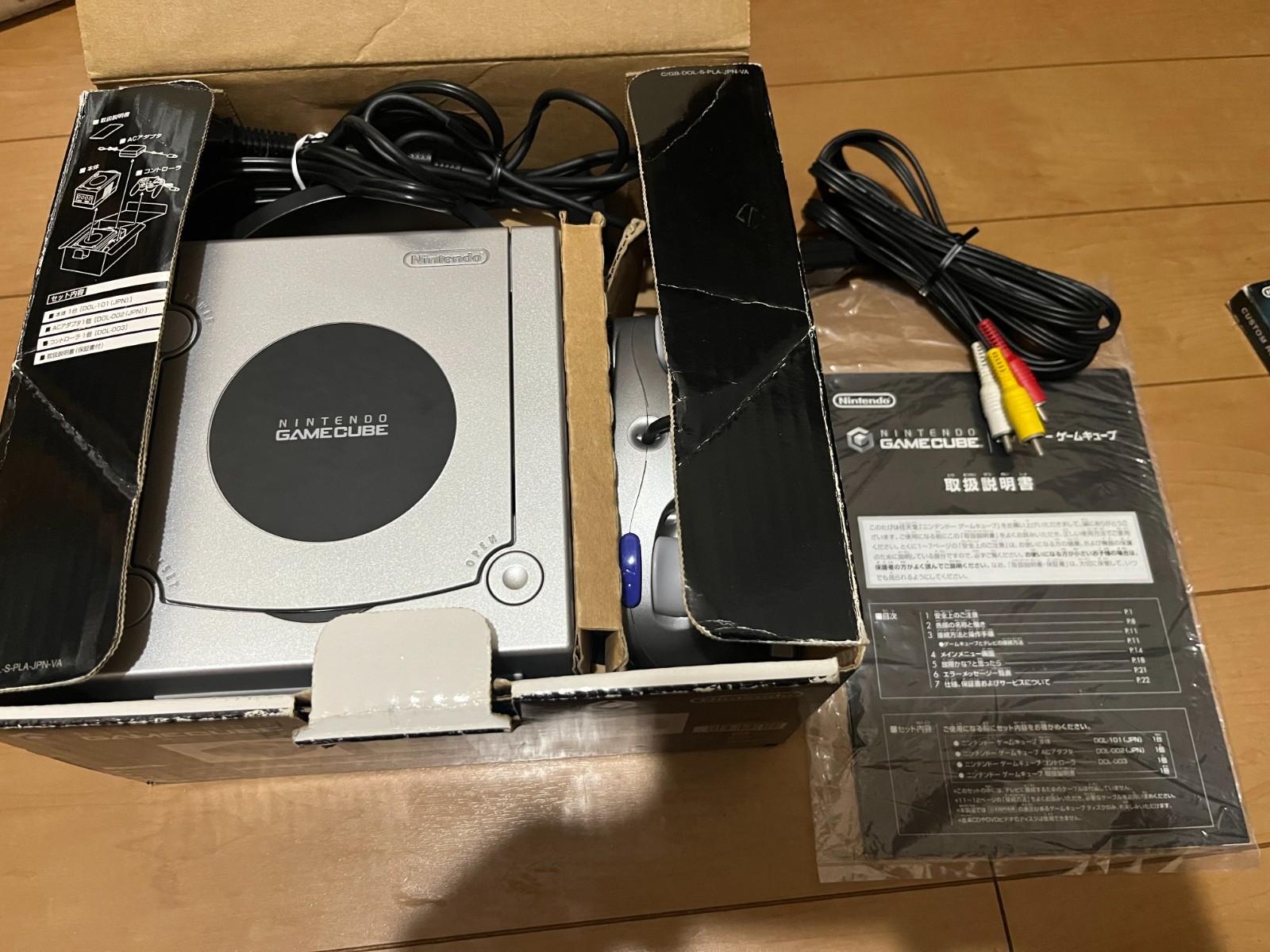 Nintendo GameCube Console & Controller Silver Color with BOX and Manual Games 01