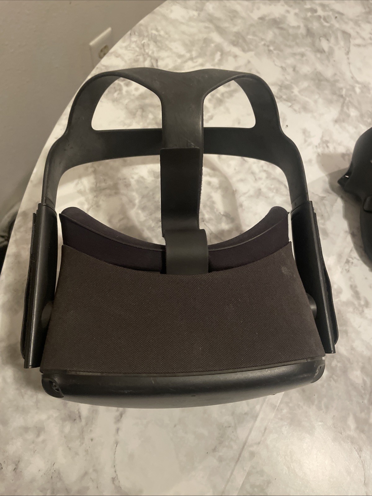 As Is Oculus Quest VR Headset PARTS ONLY UNTESTED Read Description