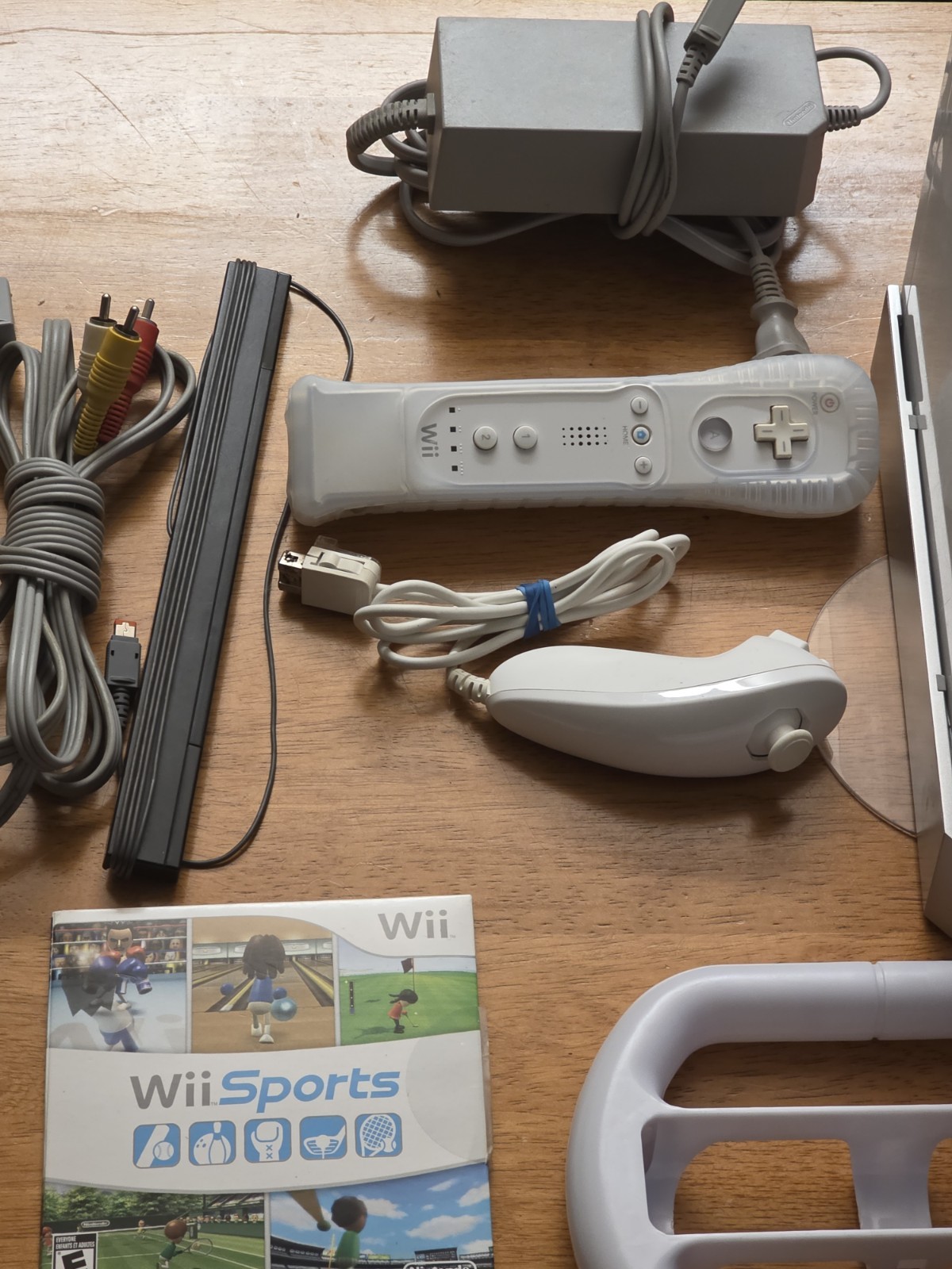 Nintendo Wii Console RVL-001 Gamecube Compatible Sports Bundle Lot Controllers
