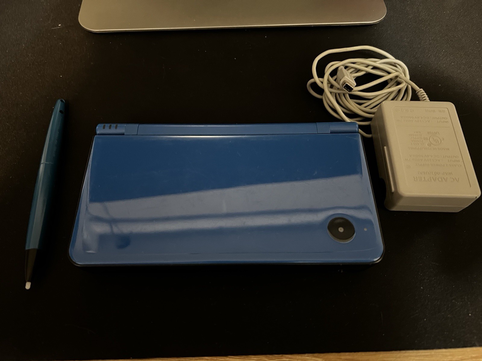 Nintendo DSi XL Handheld System – Midnight Blue w/ 7 games Bundle.