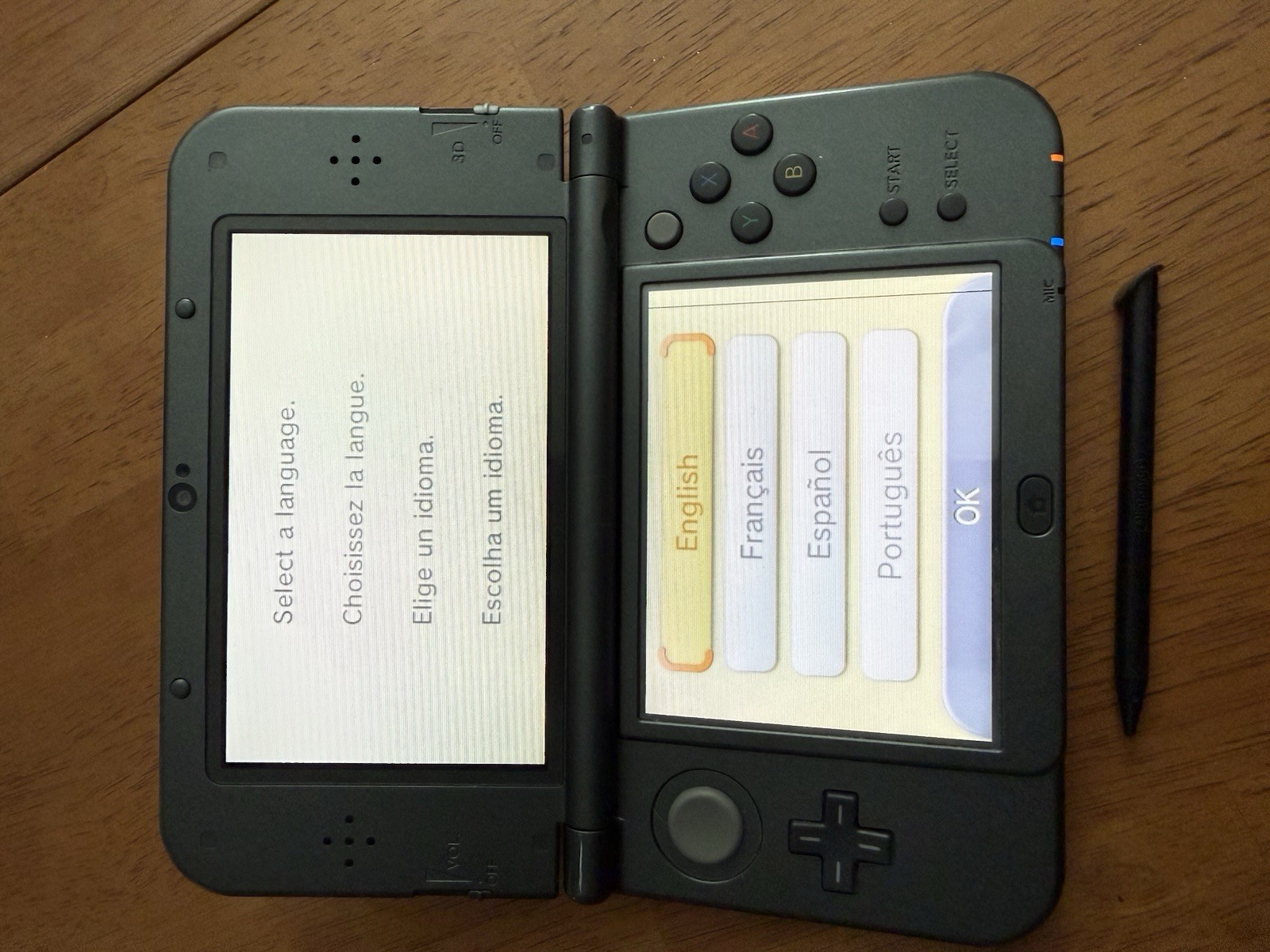 Nintendo 3DS XL Monster Hunter 4 Ultimate Limited Edition Gray/Black w/ Stylus