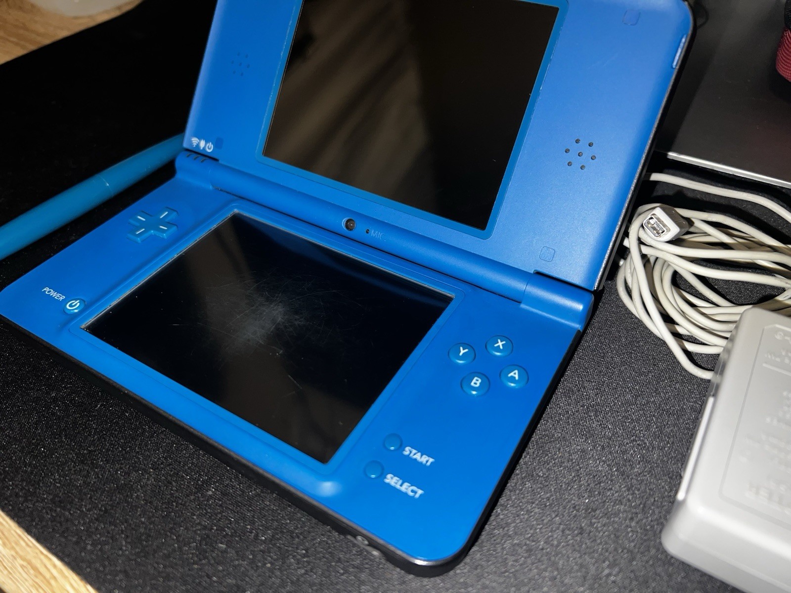 Nintendo DSi XL Handheld System – Midnight Blue w/ 7 games Bundle.