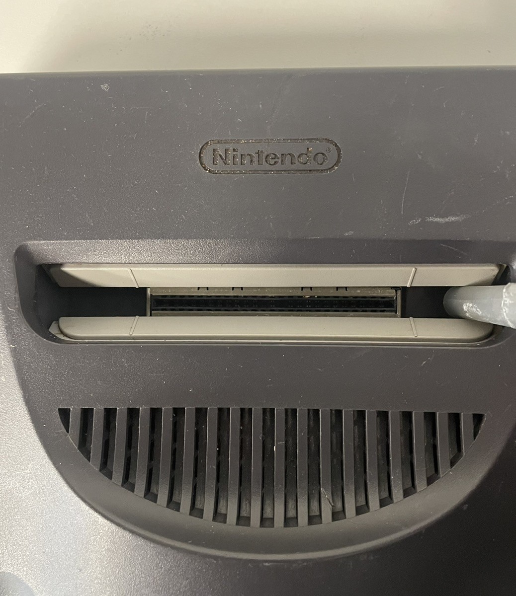 NINTENDO 64 SYSTEM WITH 4 CONTROLLERS (P18027811)