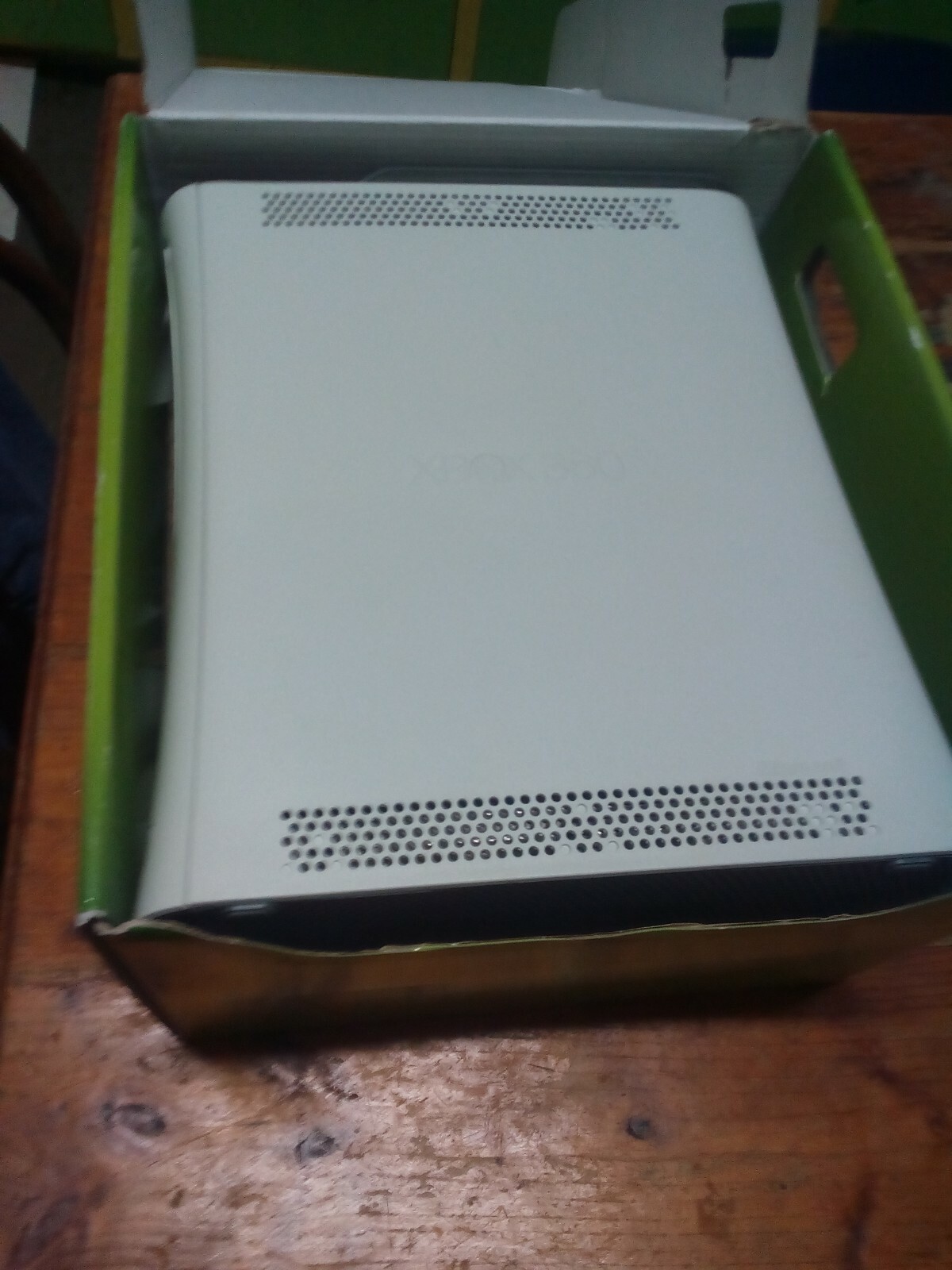 Microsoft Xbox 360 Arcade Matte White 256 MB Console 2 controllers in box