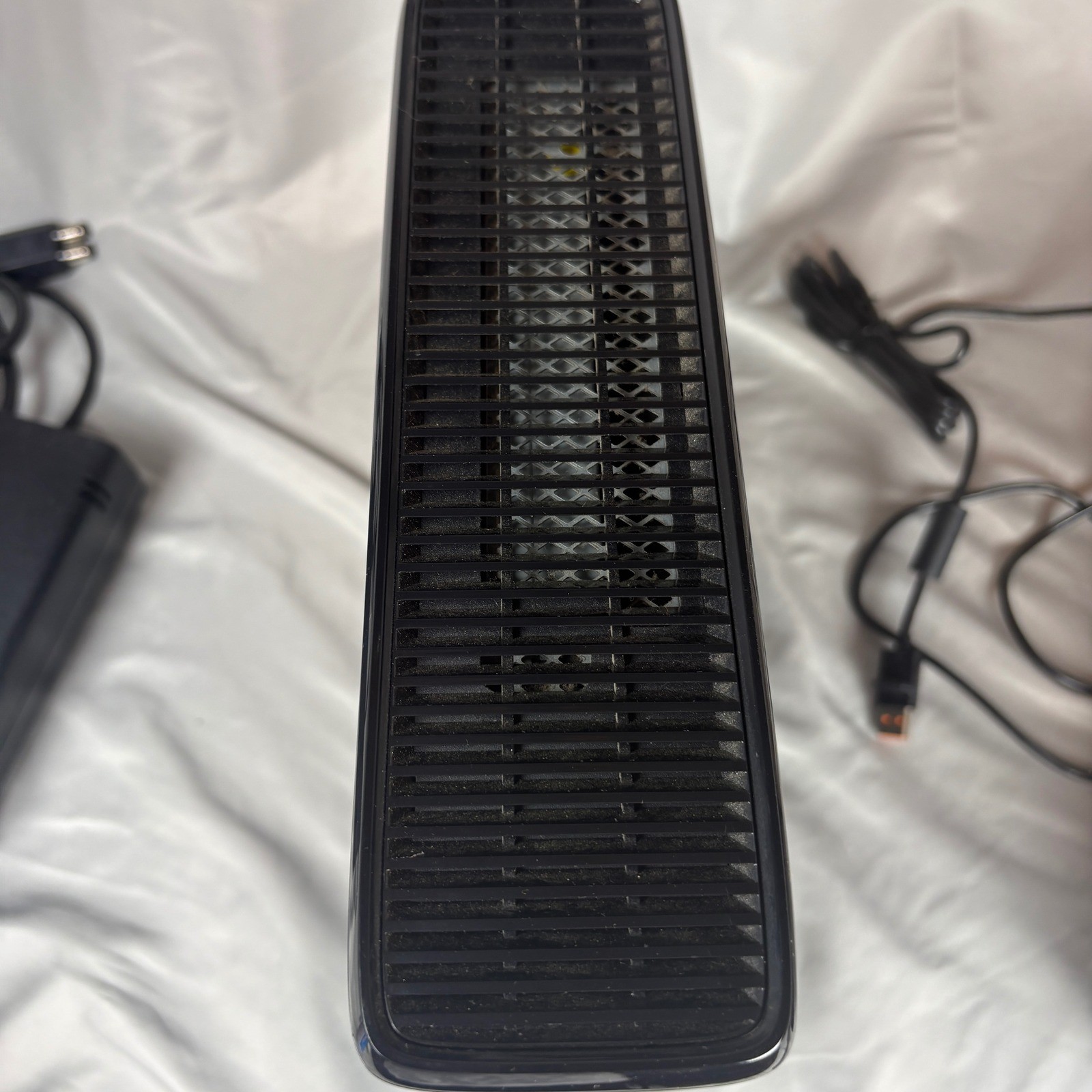Microsoft Xbox 360 S 1439 Console Bundle Black Kinect 2 Controllers Power Supply