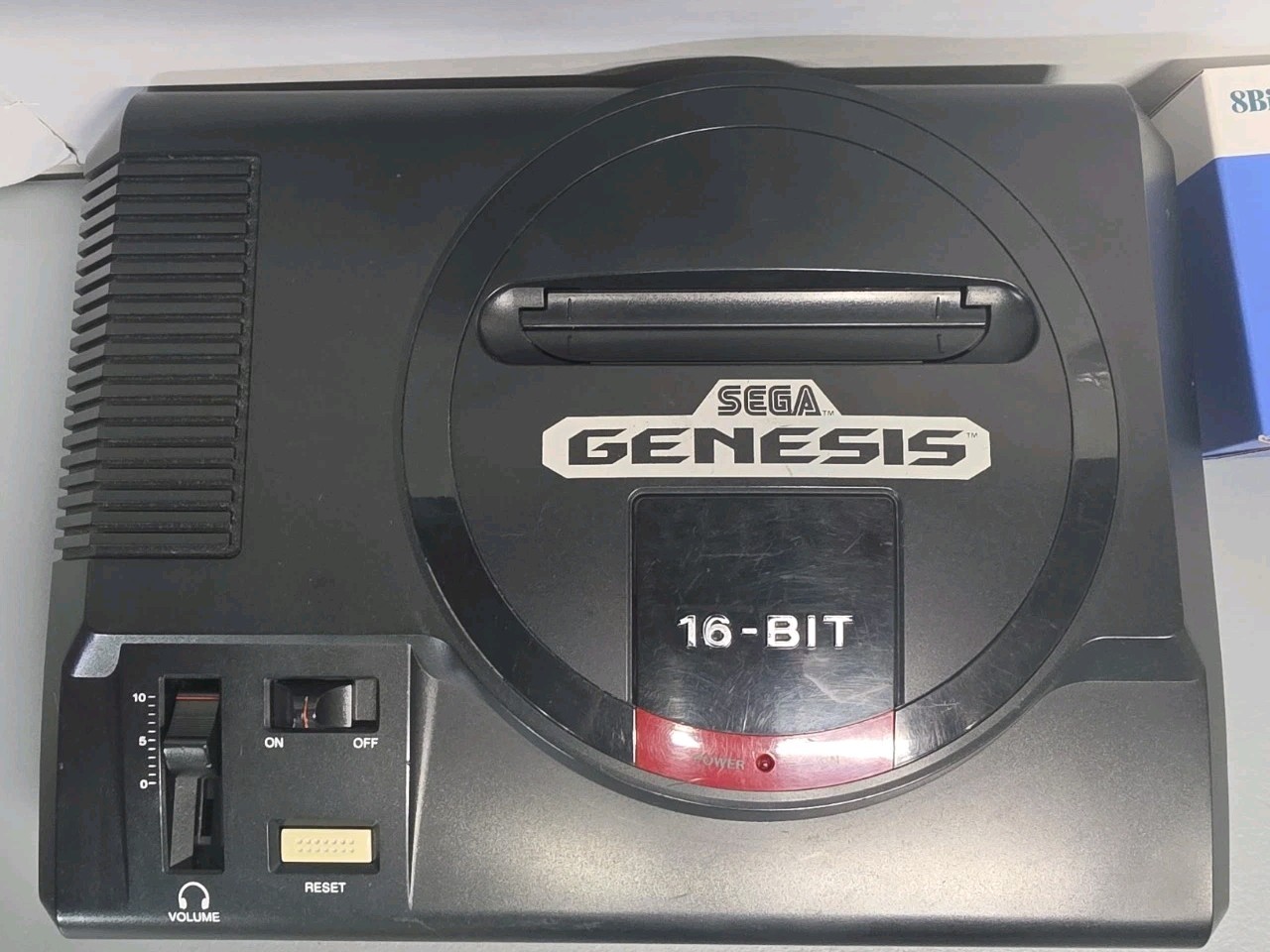 Sega Genesis System Model 1601 16 Bit Console Bundle – Works w/ Wireless Gamepad