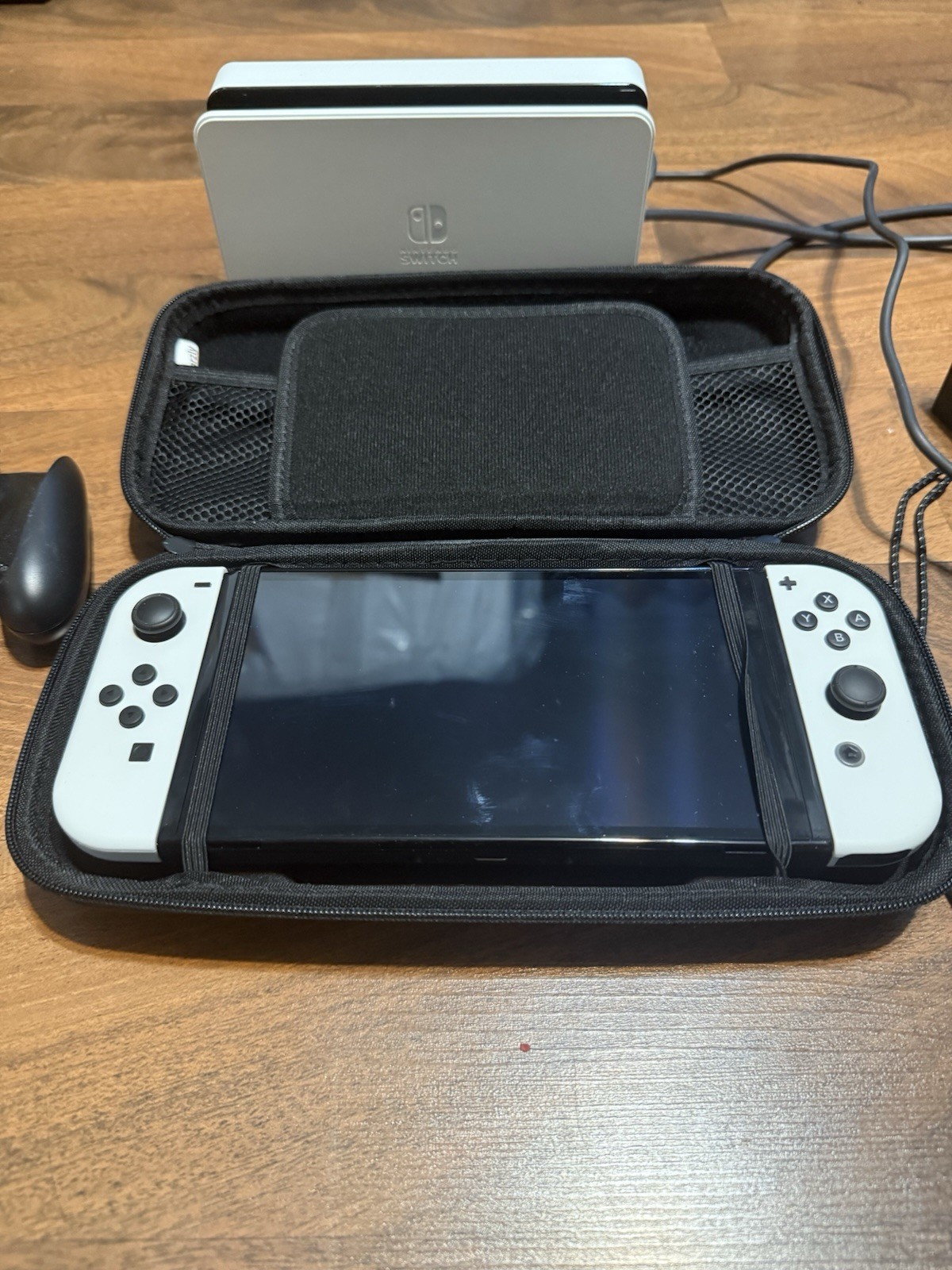 Nintendo Switch OLED Video Game Console HEG-001 White w/Case – Superb Condition