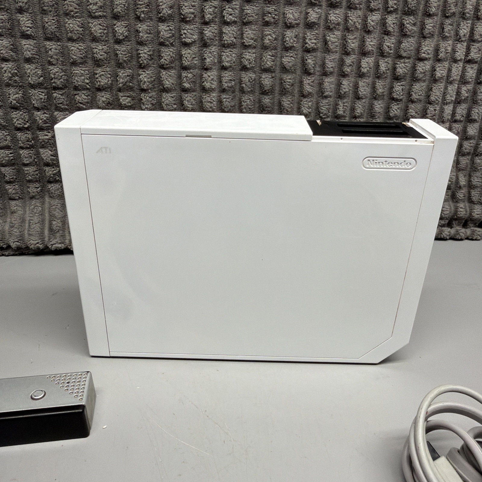 Nintendo Wii Game Console RVL-001 Bundle, White , 2 Controllers 2 Games HDMI Adp