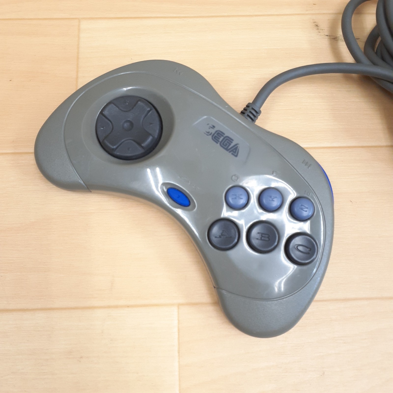 Japan SEGA SATURN Console HST-3210 with 2 controllers, Cables 5 Games SG825G-5G
