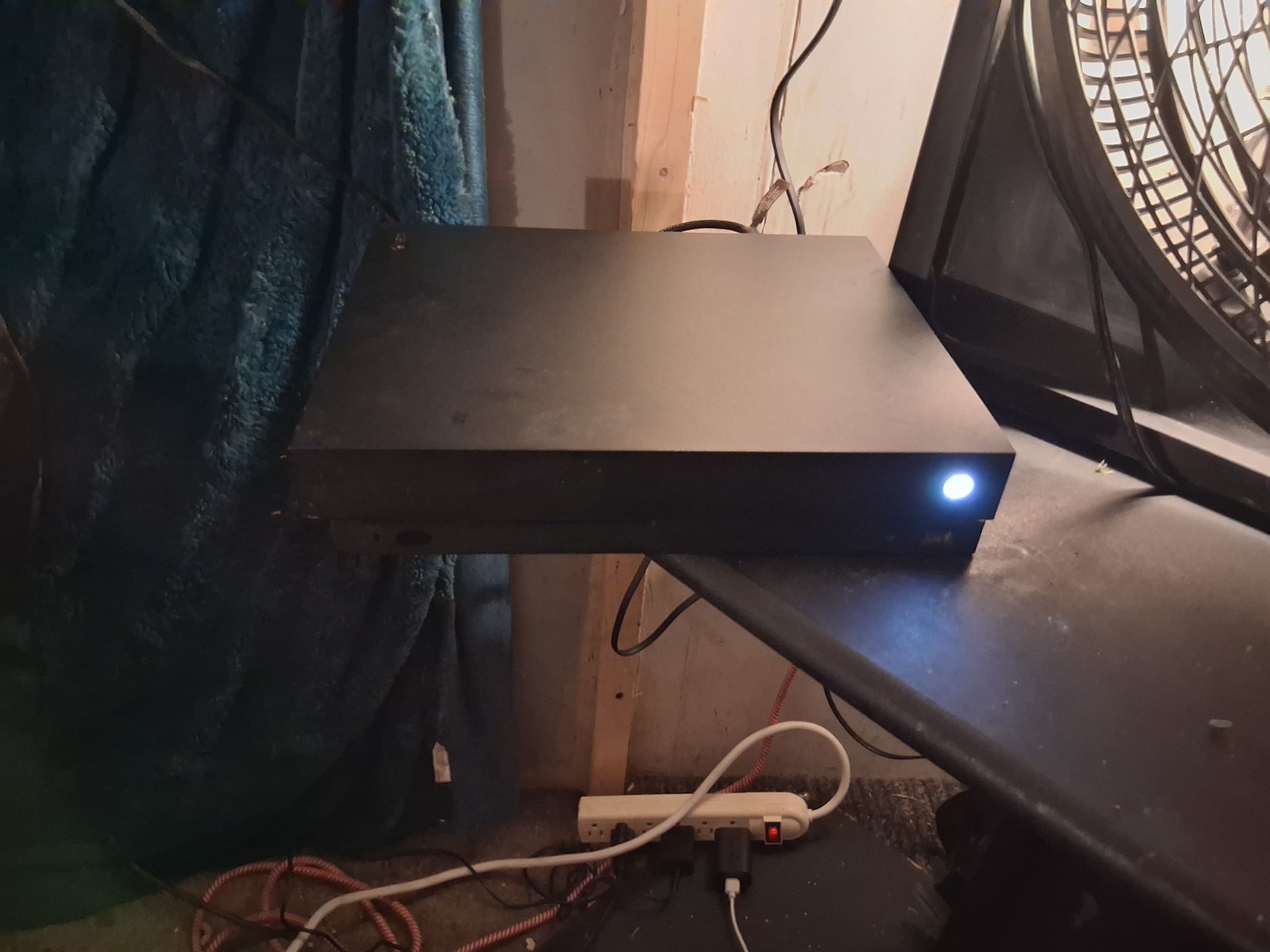 Microsoft Xbox One X 1TB Project Scorpio Limited Edition Console – Black (1787)
