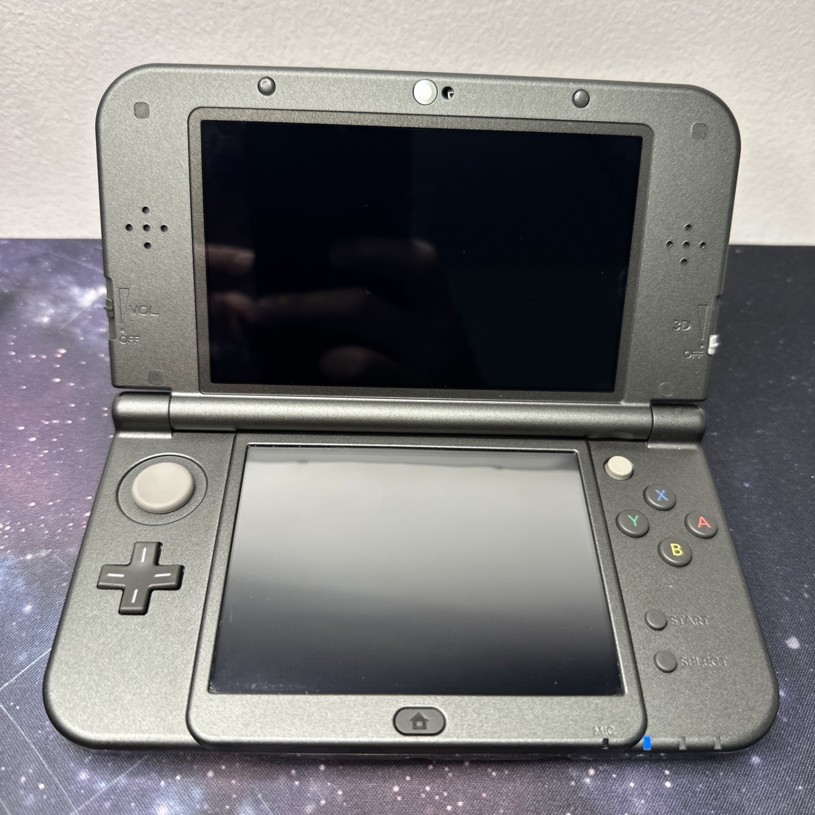 Nintendo New 3DS XL – Metallic Black – Excellent Condition – 512gb SD included