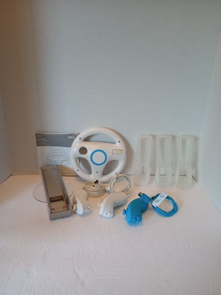 Lot Of Nintendo Wii Accessories