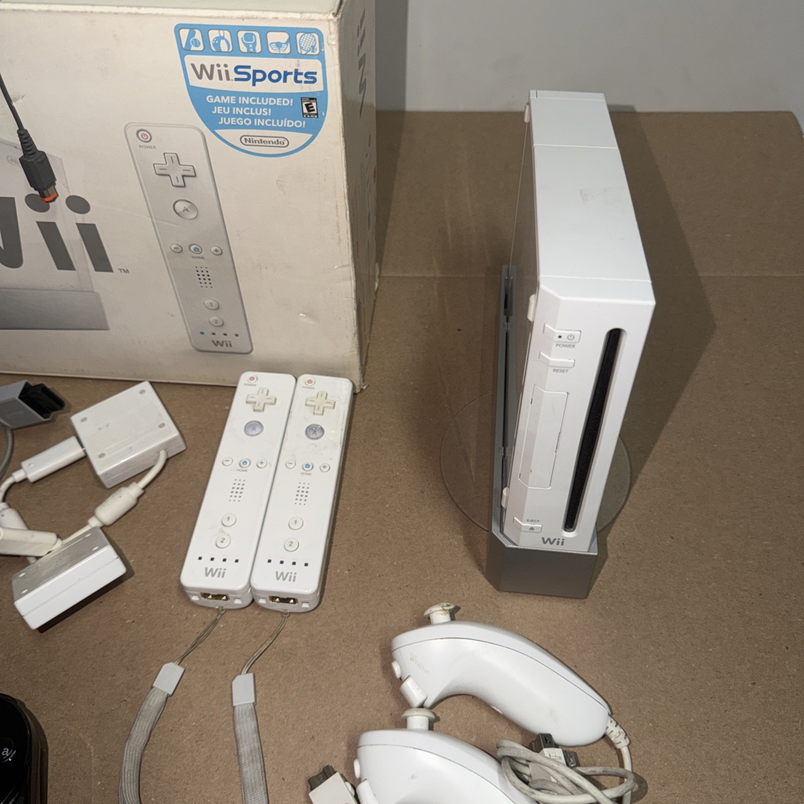 Nintendo Wii Console Bundle White RVL-001 W/Box