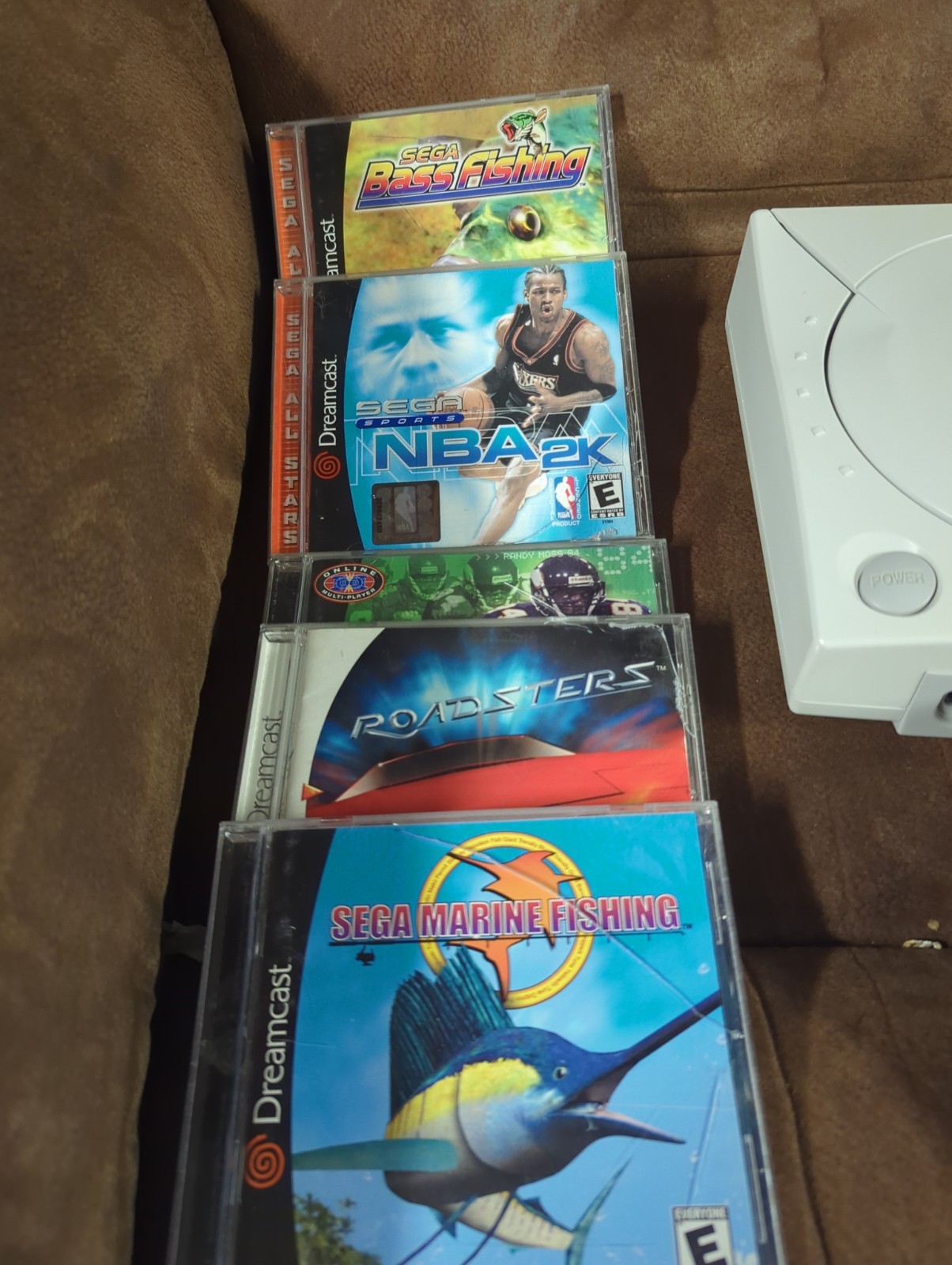 SEGA Dreamcast Console with two controllers and game – White