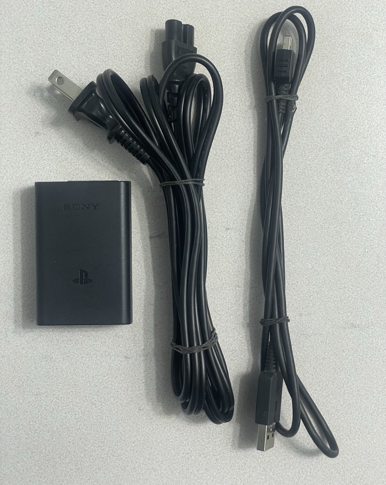Playstation PS VITA PCH-1001 3G 100% COMPLETE. with Dock and more!