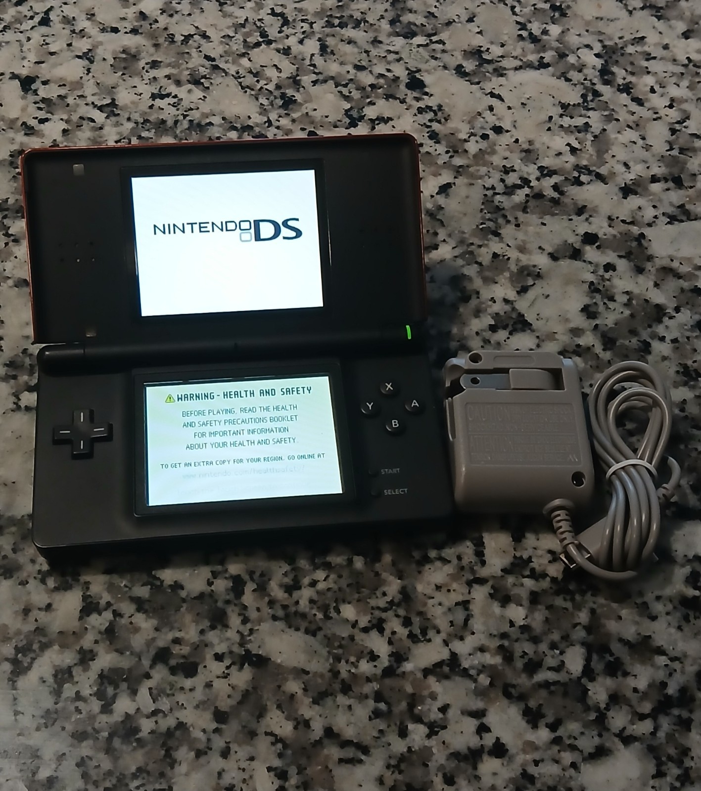 Nintendo DS Lite (Crimson Red)