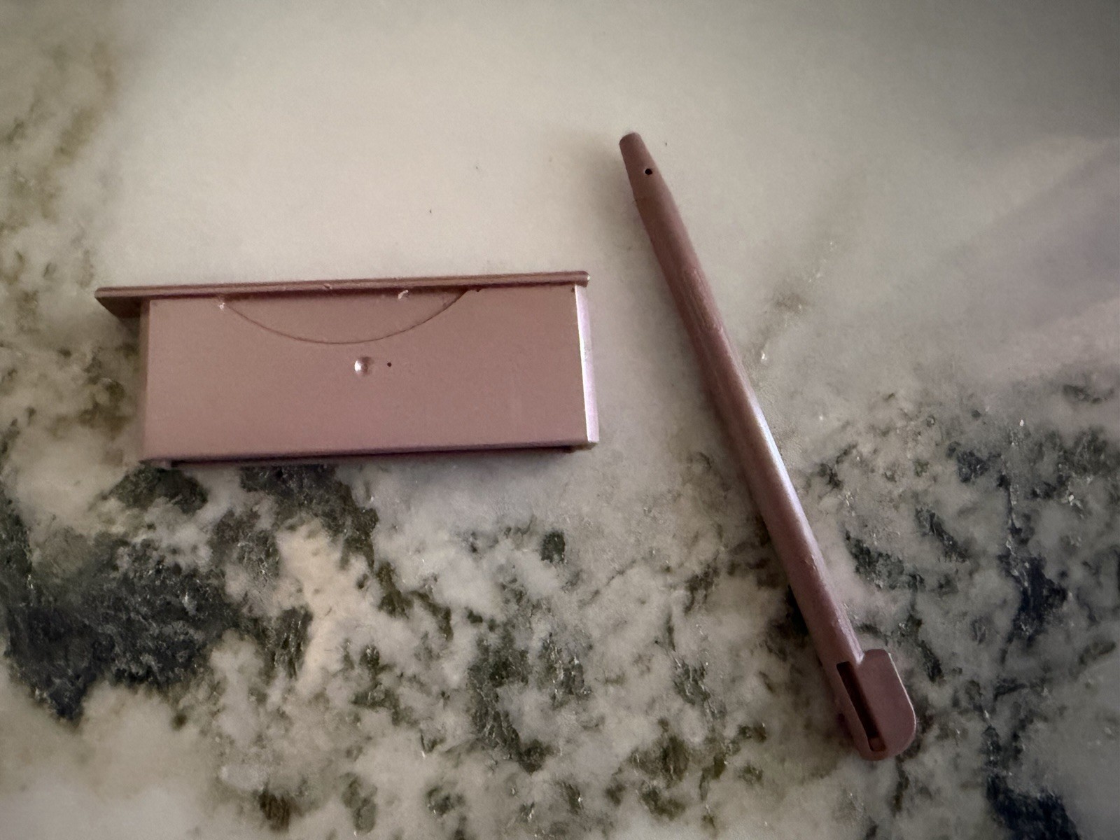 Nintendo DS Lite Video Game Console – Metallic Rose