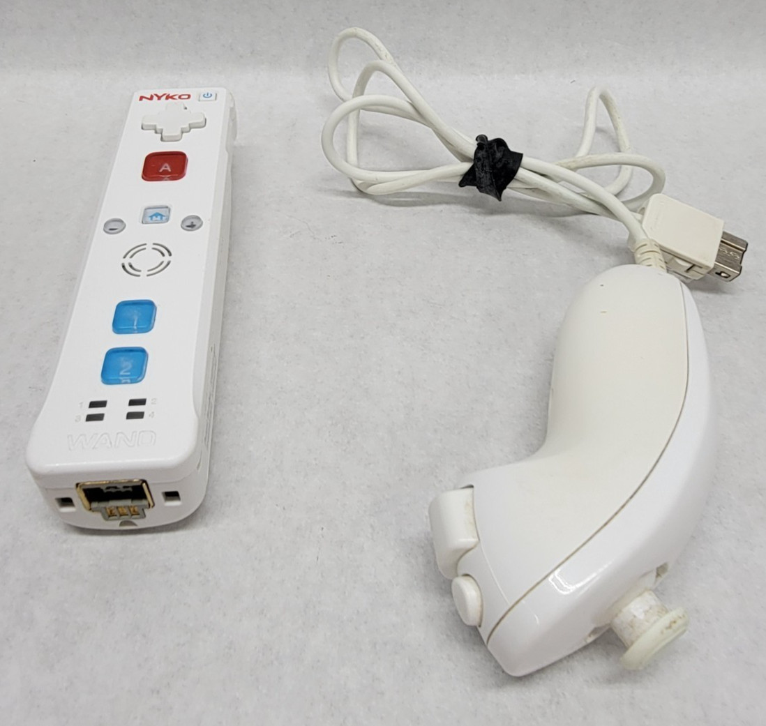 Nintendo Wii Bundle w/ Cords, Controllers & 4 Games (Play, Smurfs, 4×4, Titanic)