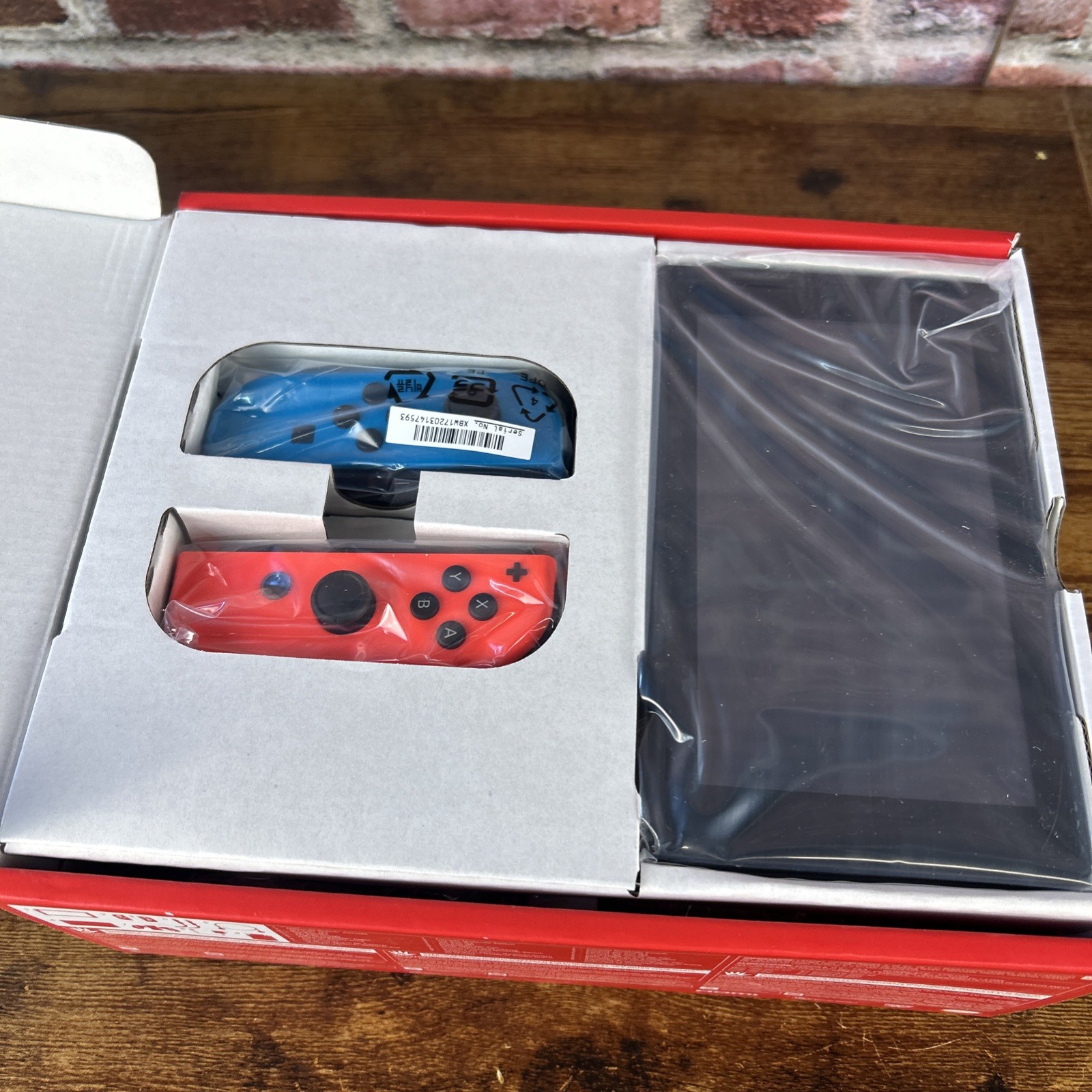 Nintendo Switch Console Neon Blue & Red Joy-Con + Mario Kart 8 Deluxe OPEN BOX
