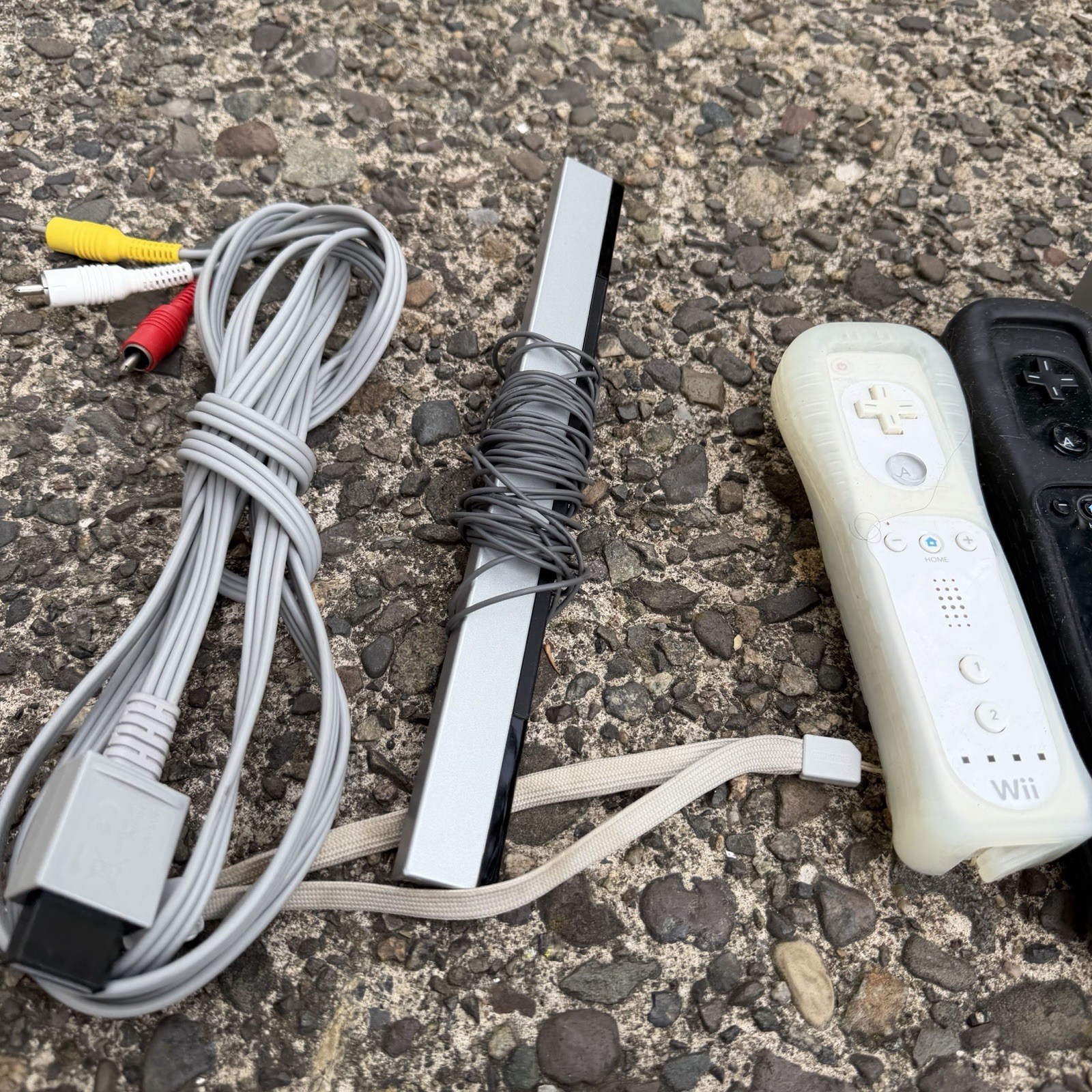 Nintendo Wii RVL-001(USA) Console Bundle – White