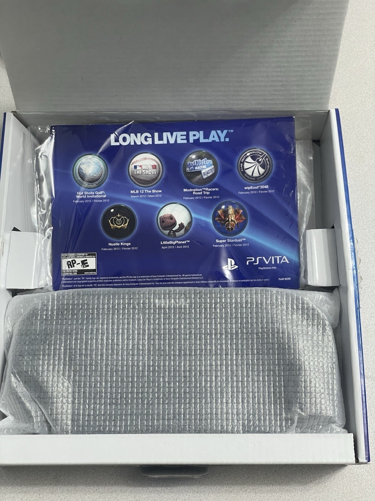 Playstation PS VITA PCH-1001 3G 100% COMPLETE. with Dock and more!