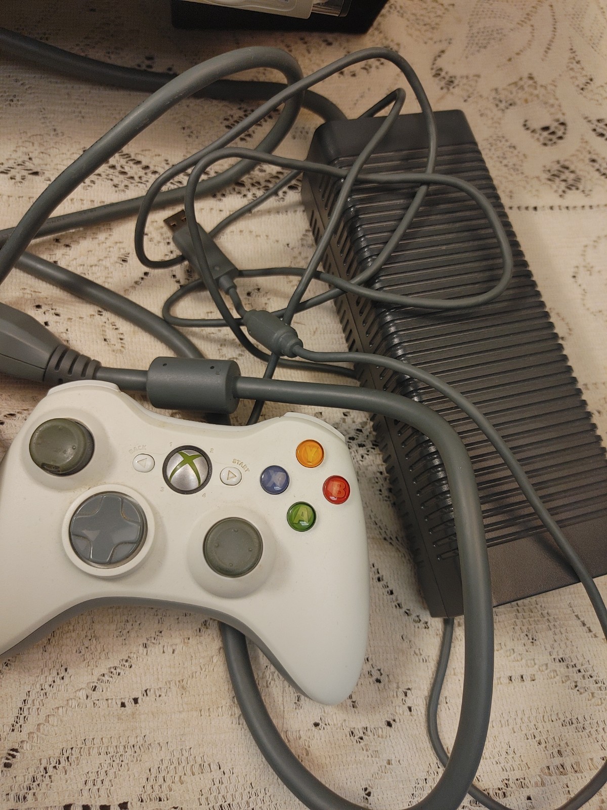 Xbox 360 Console With 120 GB Hard Drive (NOT READING GAMES) w/ Controller +Games