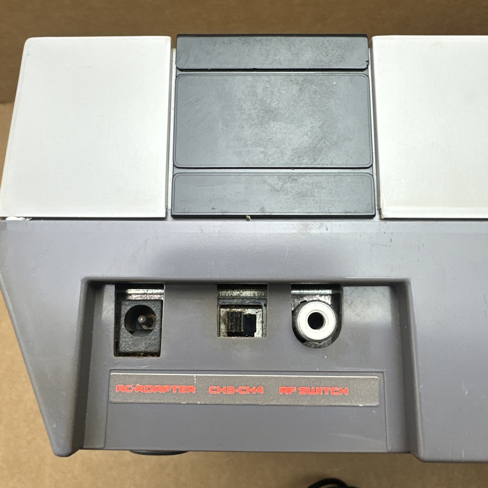 1985 Nintendo System Console Cords 2 Controllers Powers On Not Tested with Game