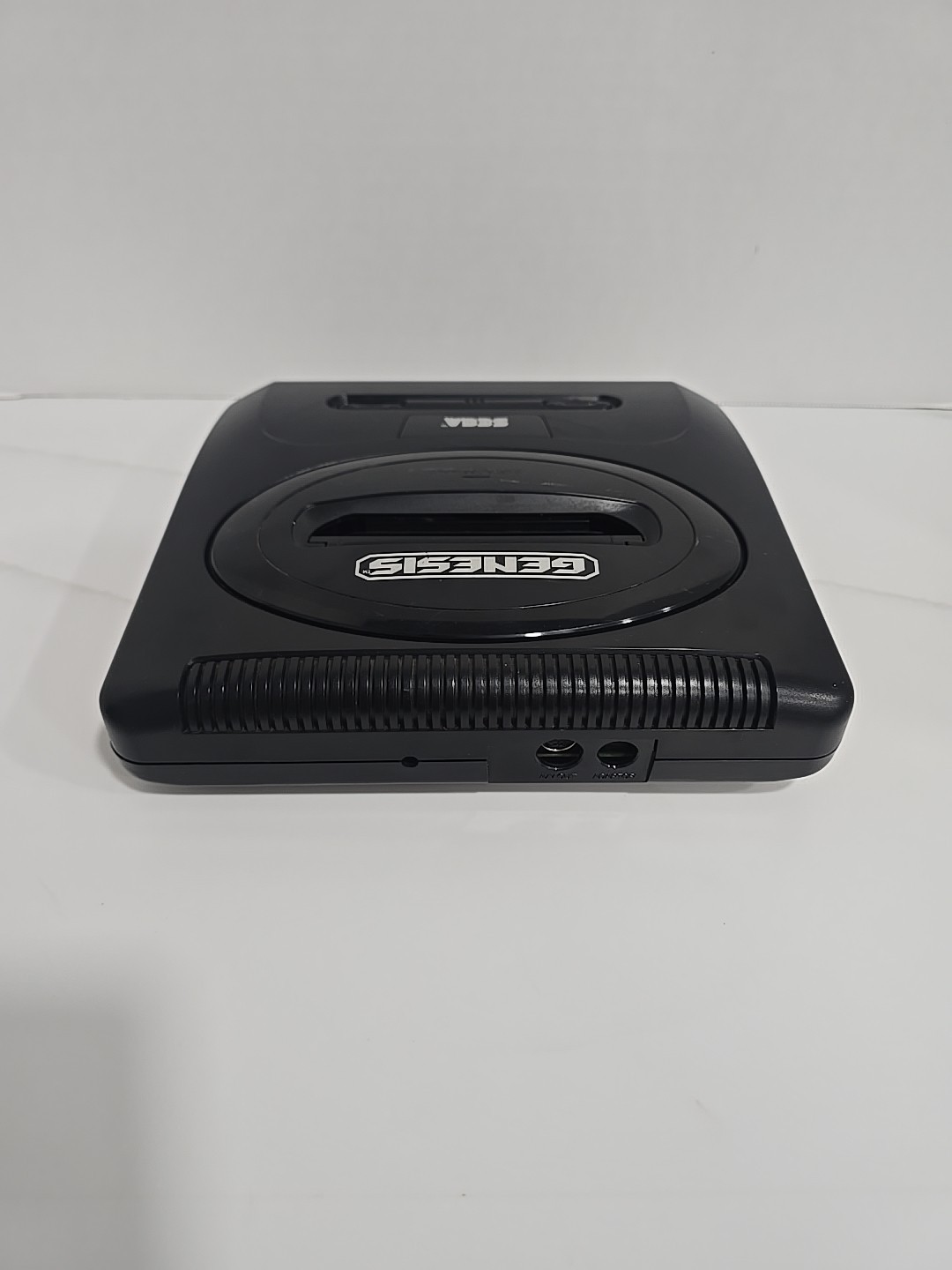 Sega Genesis II Console Model 1631 + 1 Controller & Joe Montana Football TESTED