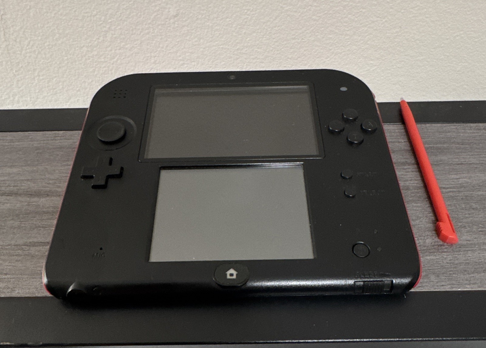 Nintendo 2DS Handheld Console Black/Red Wi-Fi 4GB w/ Stylus *Tested* w/ Charger