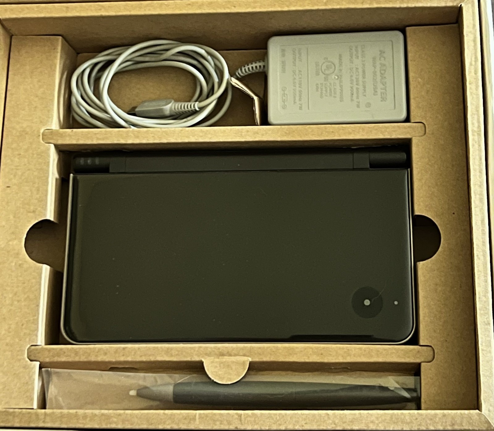 Nintendo DSi XL / Bronze / Complete in Box (2010, Nintendo) w/6 games