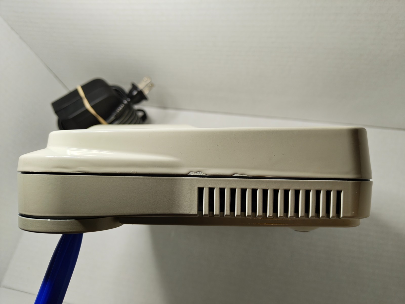 N64 Custom Console (White w/ Blue LED) Model # NUS-001 *CONSOLE/POWER CORD ONLY*