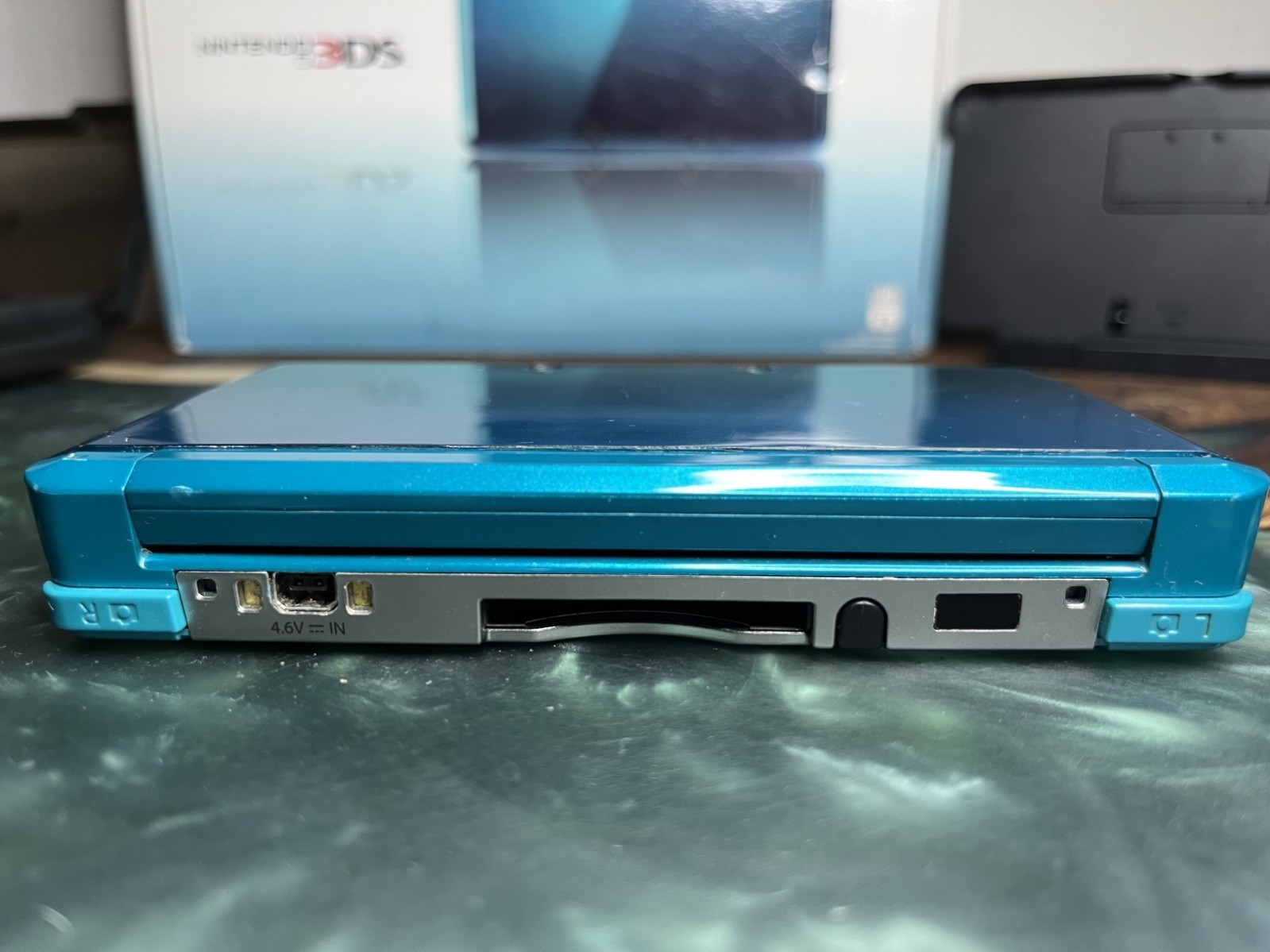 Nintendo 3DS 2GB OG box, Tested and fully functional.