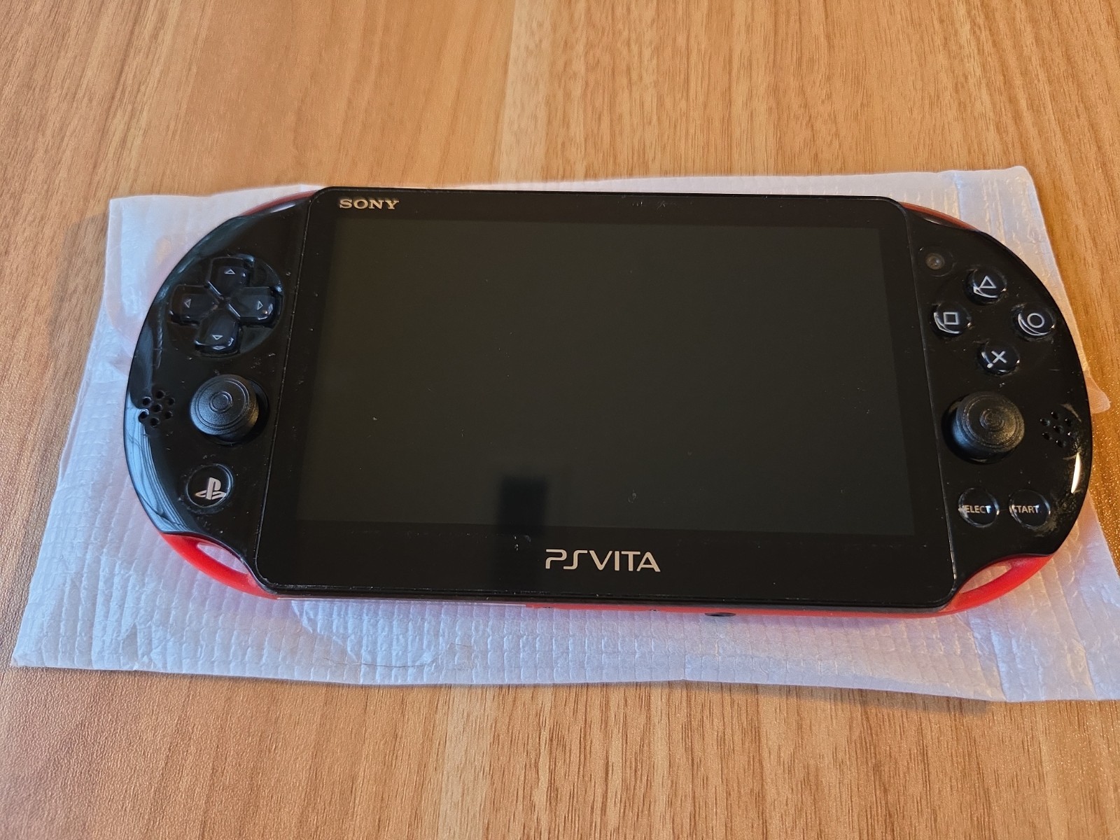 Sony PS Vita PCH-2000 Red Black Slim Console Super Value Pack