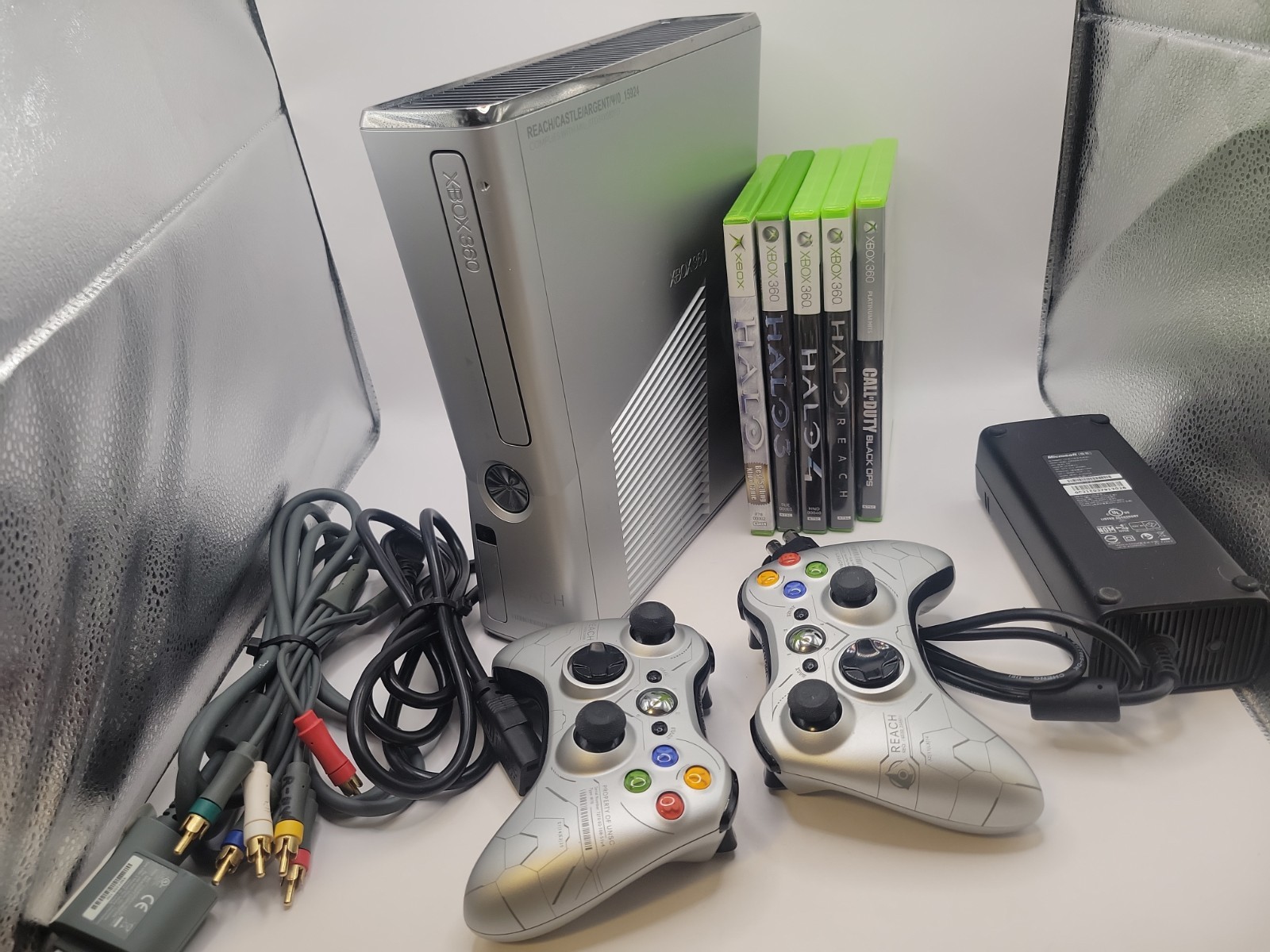 Microsoft Xbox 360 S Halo: Reach Limited Edition Silver Console + 2 Controllers